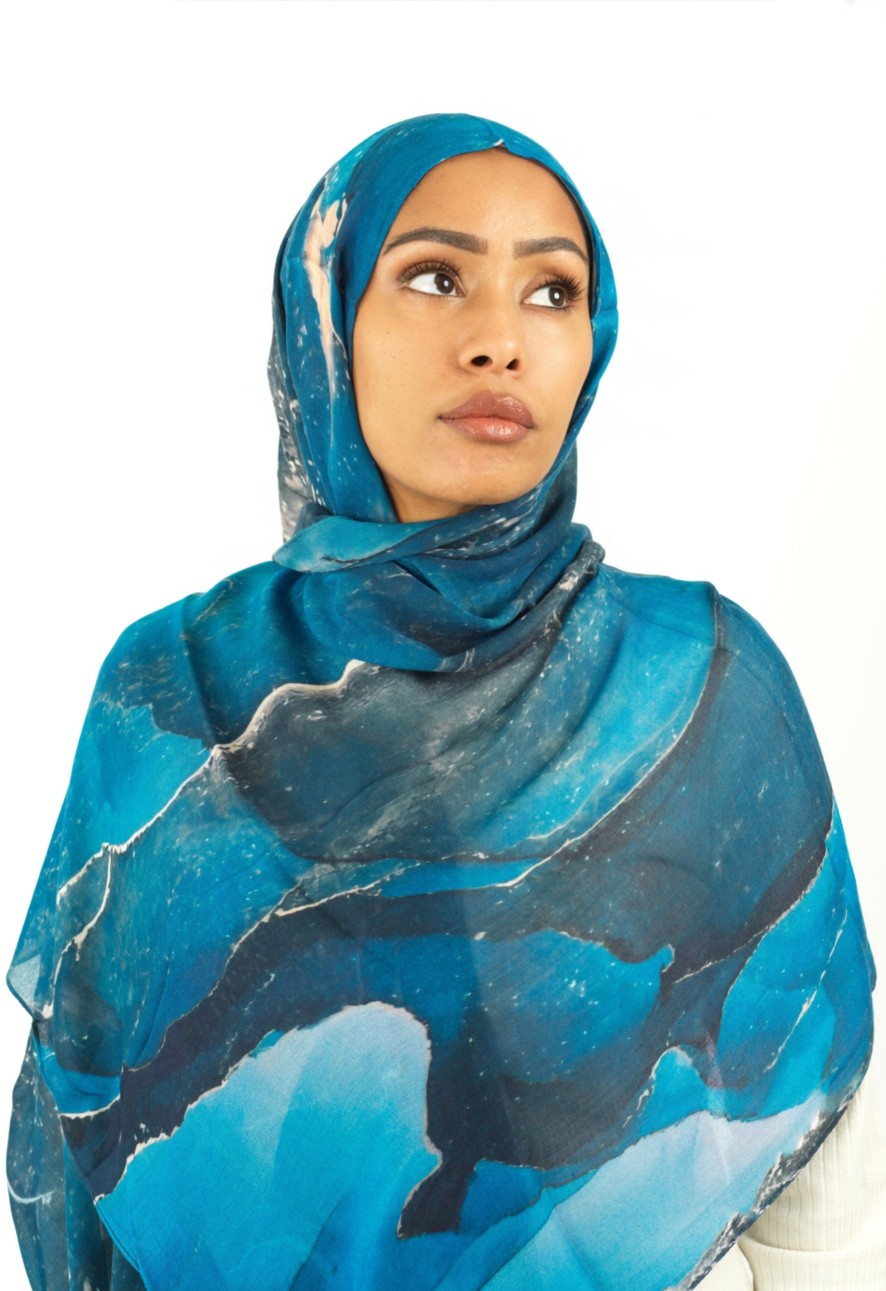 Blue wave art modal print hijab Kabayare