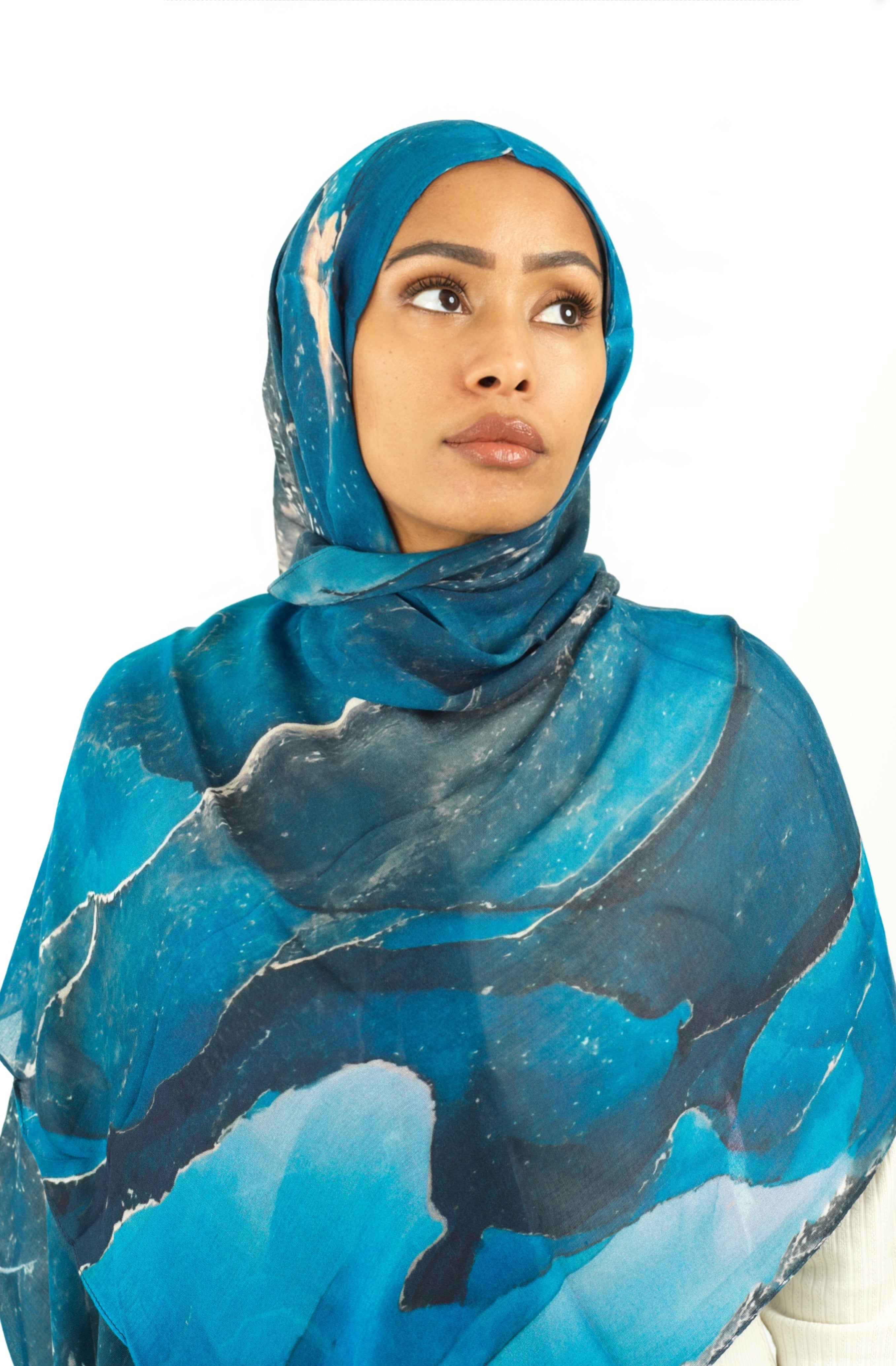 Blue wave art modal print hijab Kabayare