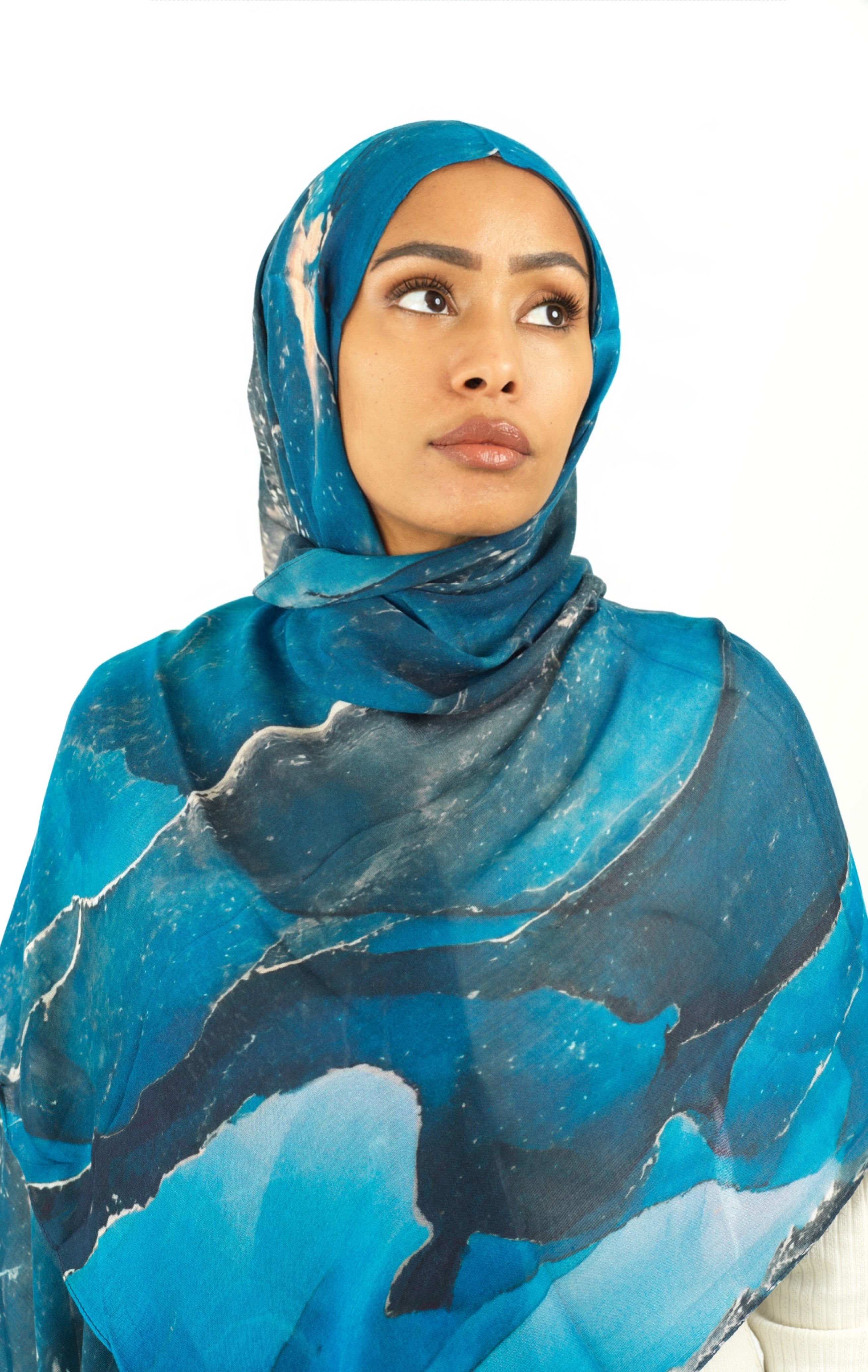 Blue wave art modal print hijab Kabayare