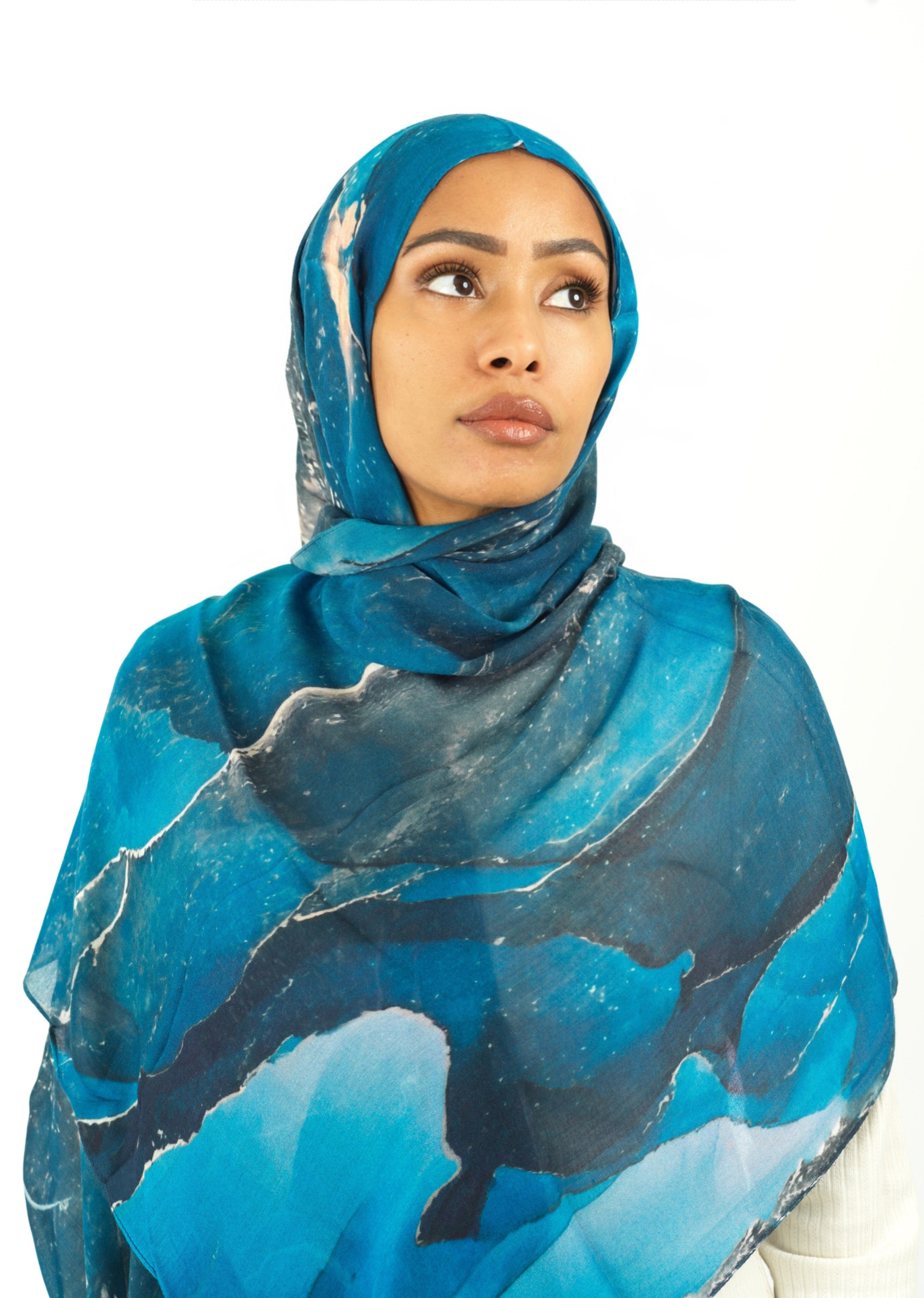 Blue wave art modal print hijab Kabayare