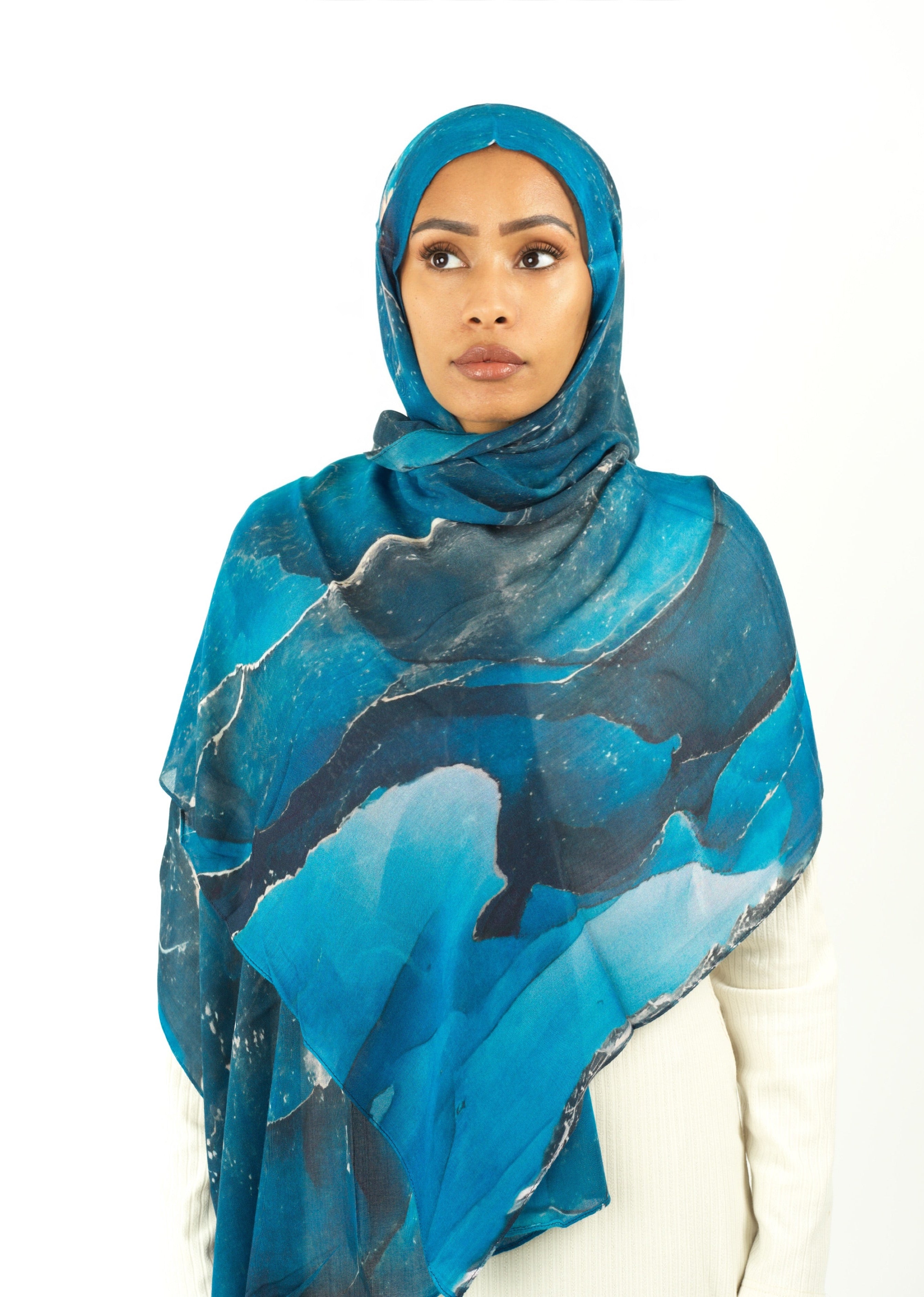 Blue wave art modal print hijab Kabayare