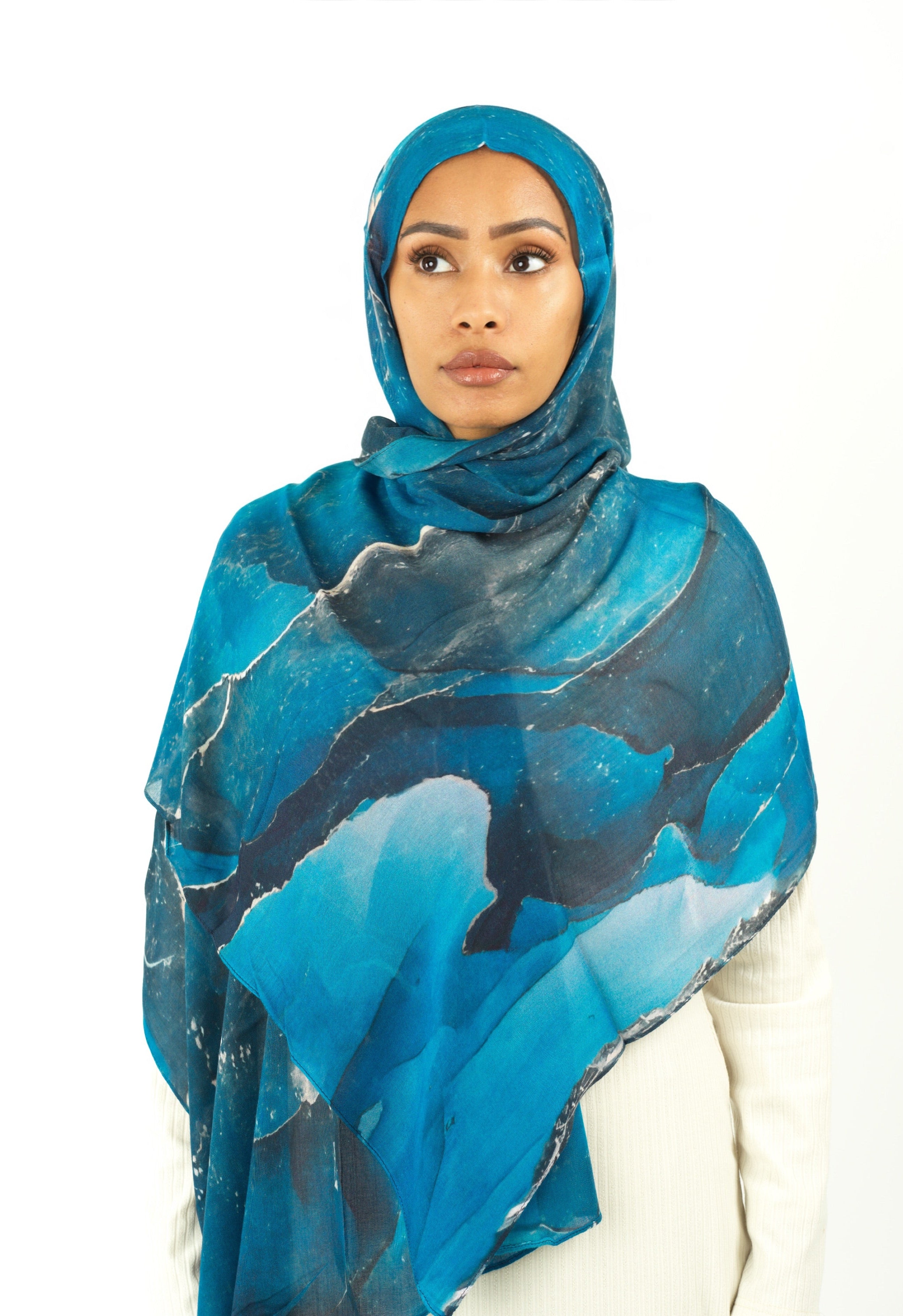 Blue wave art modal print hijab Kabayare