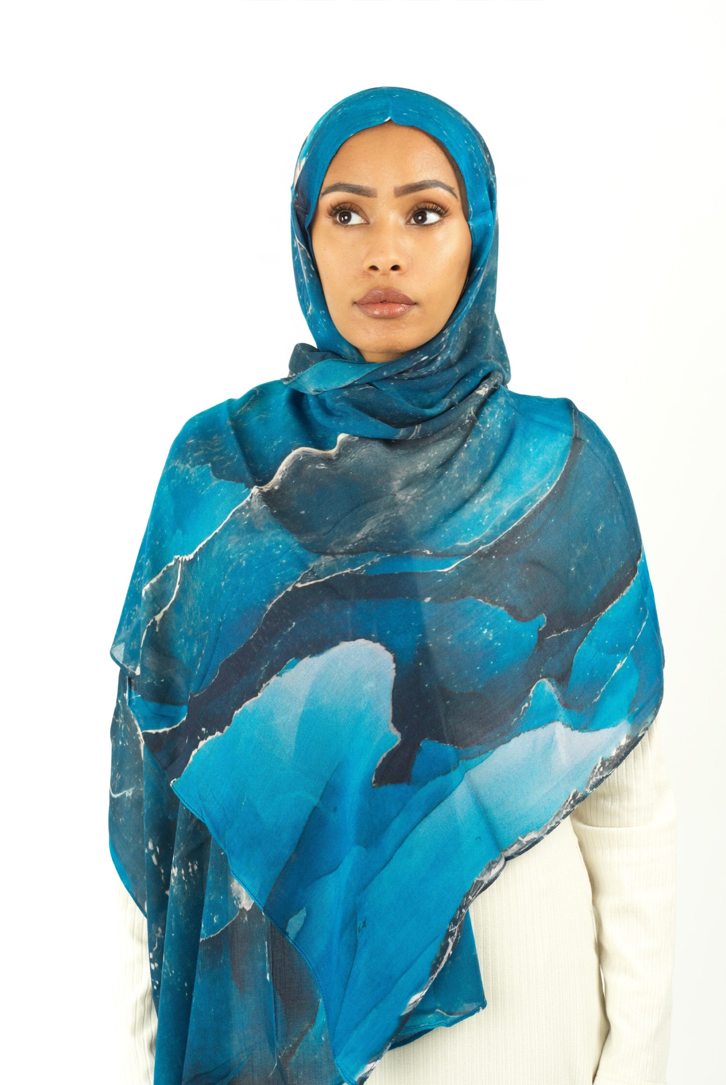 Blue wave art modal print hijab Kabayare