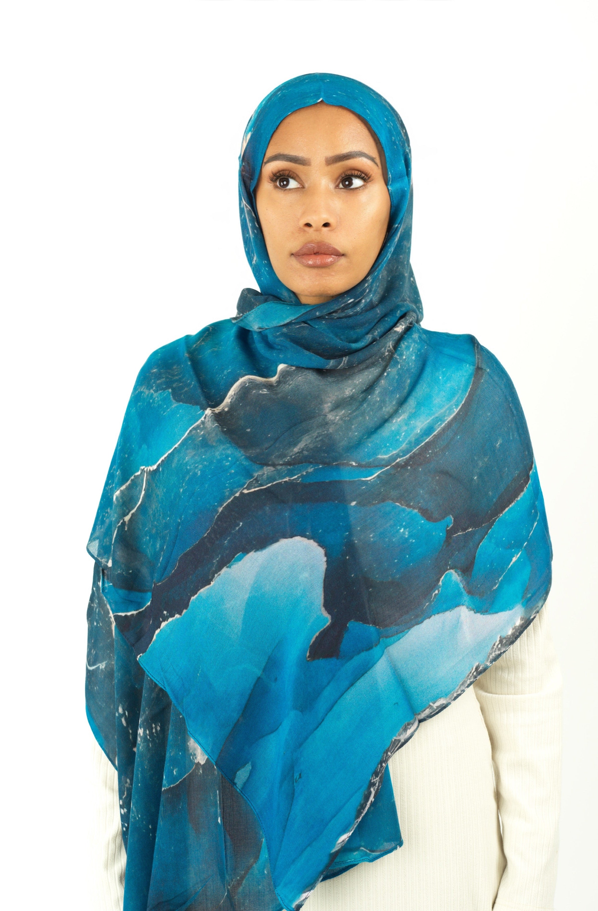 Blue wave art modal print hijab Kabayare