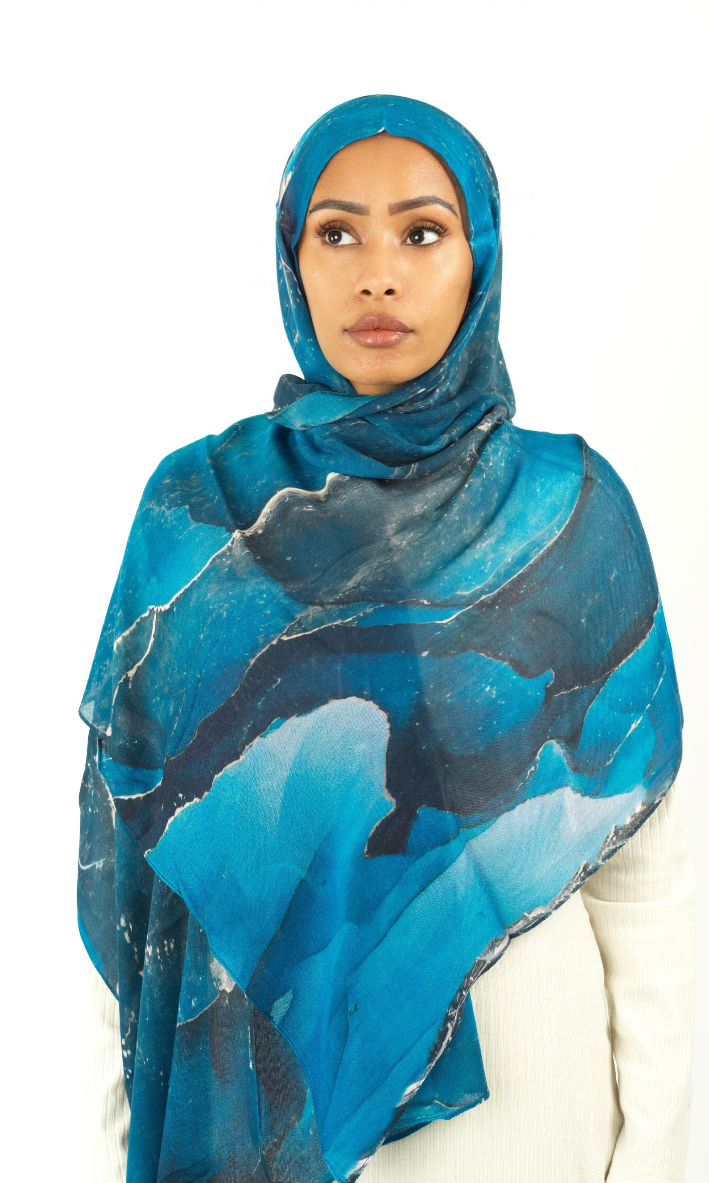 Blue wave art modal print hijab Kabayare