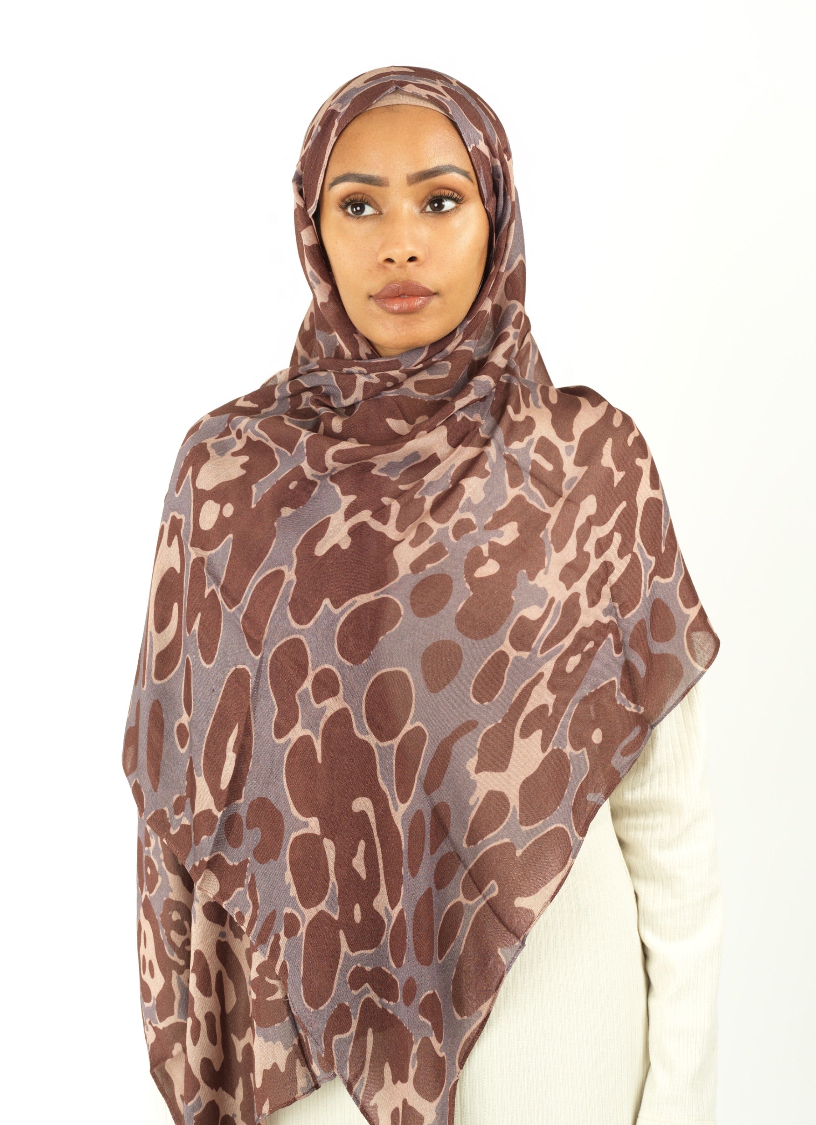 Blush Leo color modal print hijab Kabayare