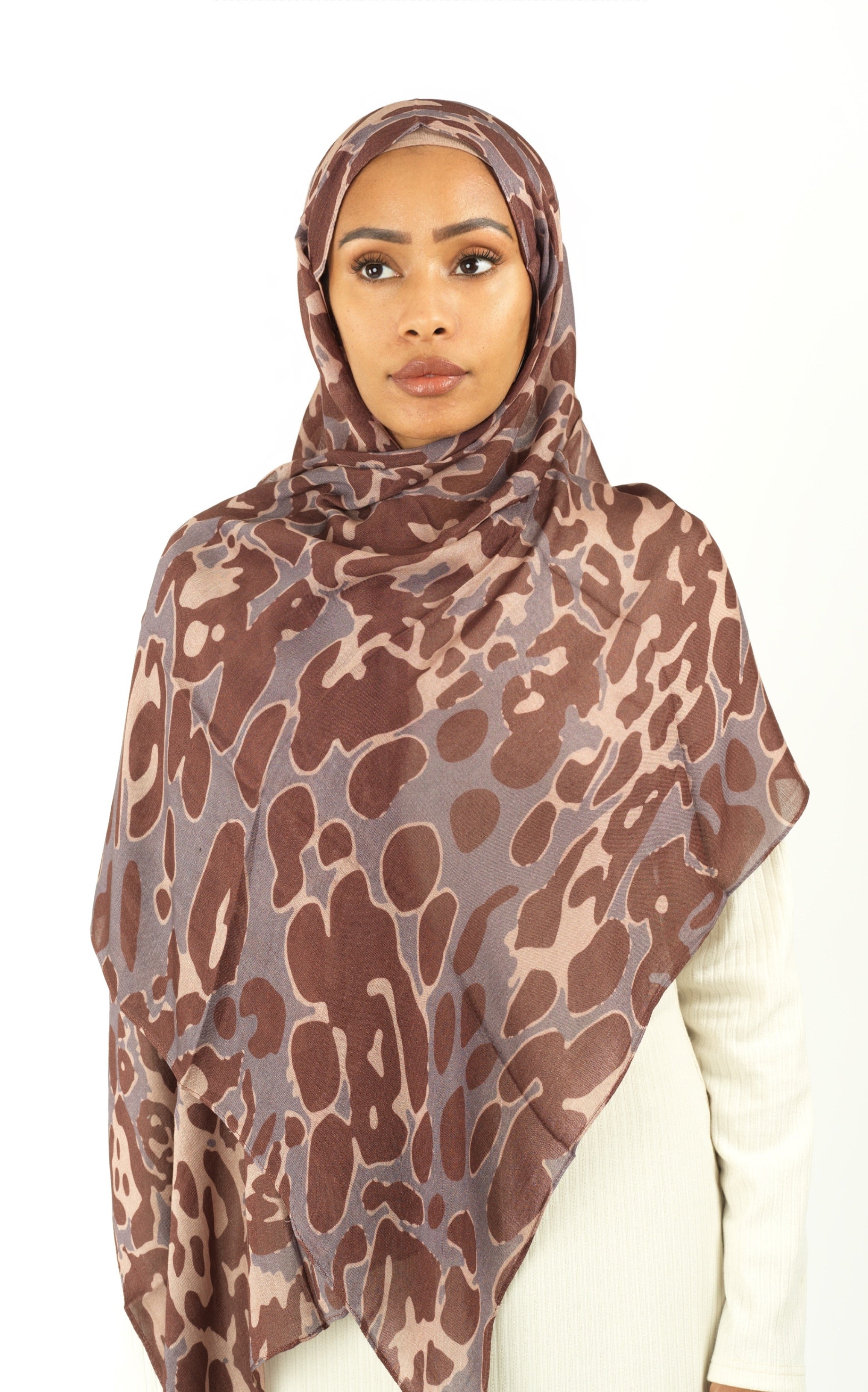 Blush Leo color modal print hijab Kabayare
