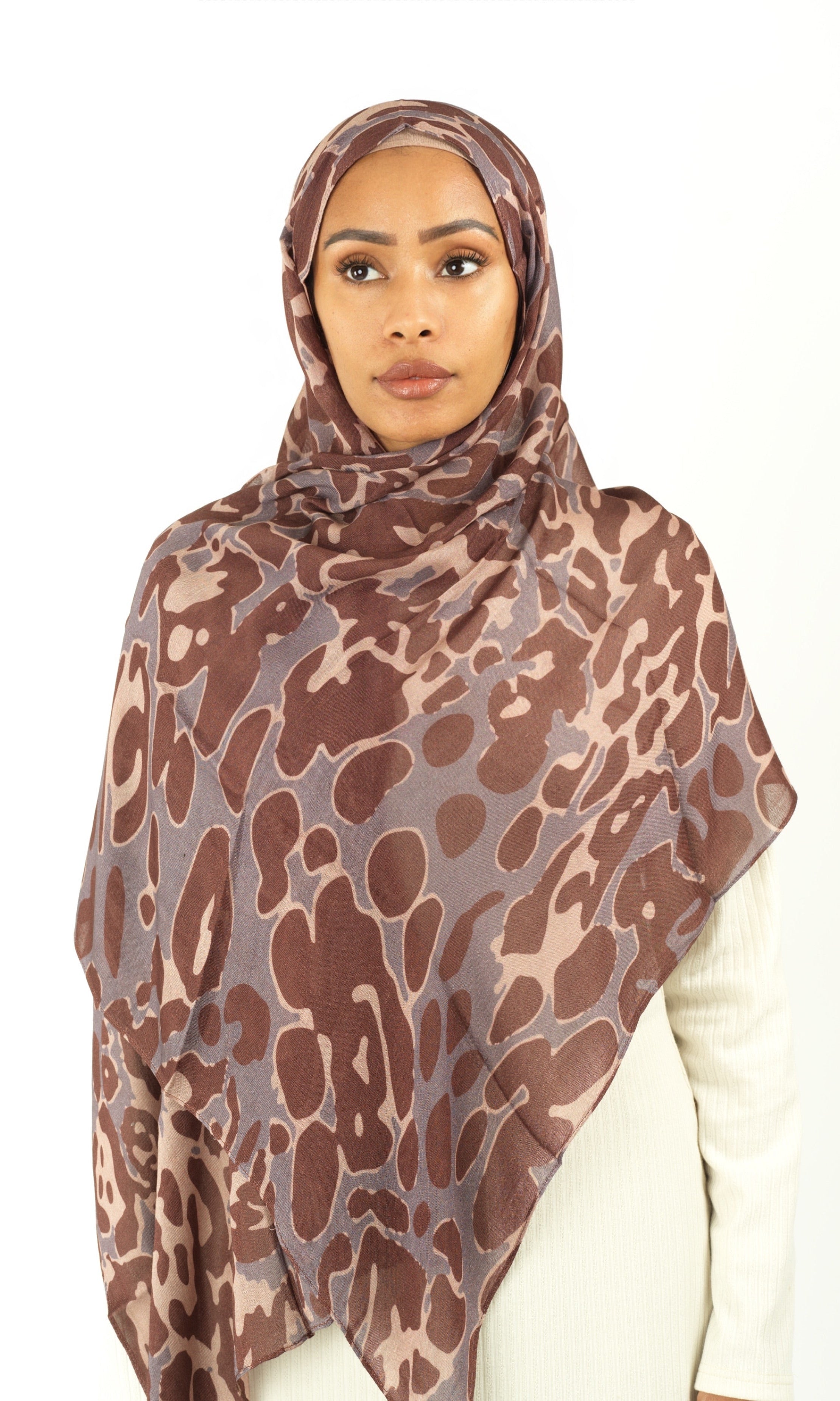 Blush Leo color modal print hijab Kabayare