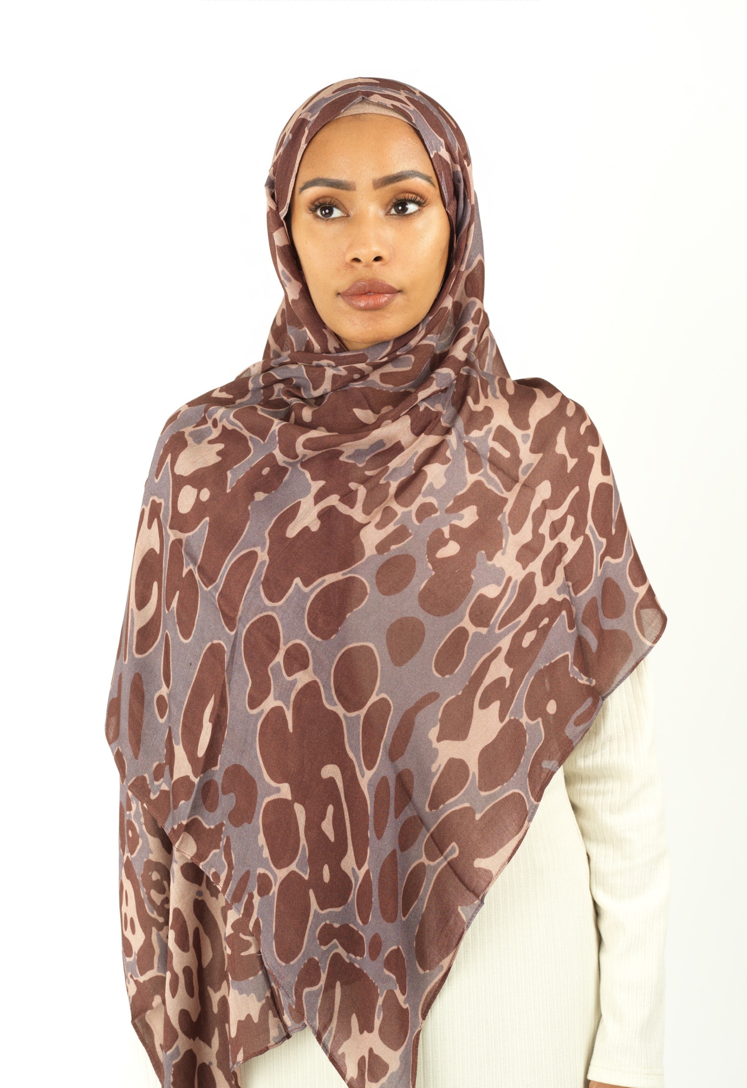 Blush Leo color modal print hijab Kabayare
