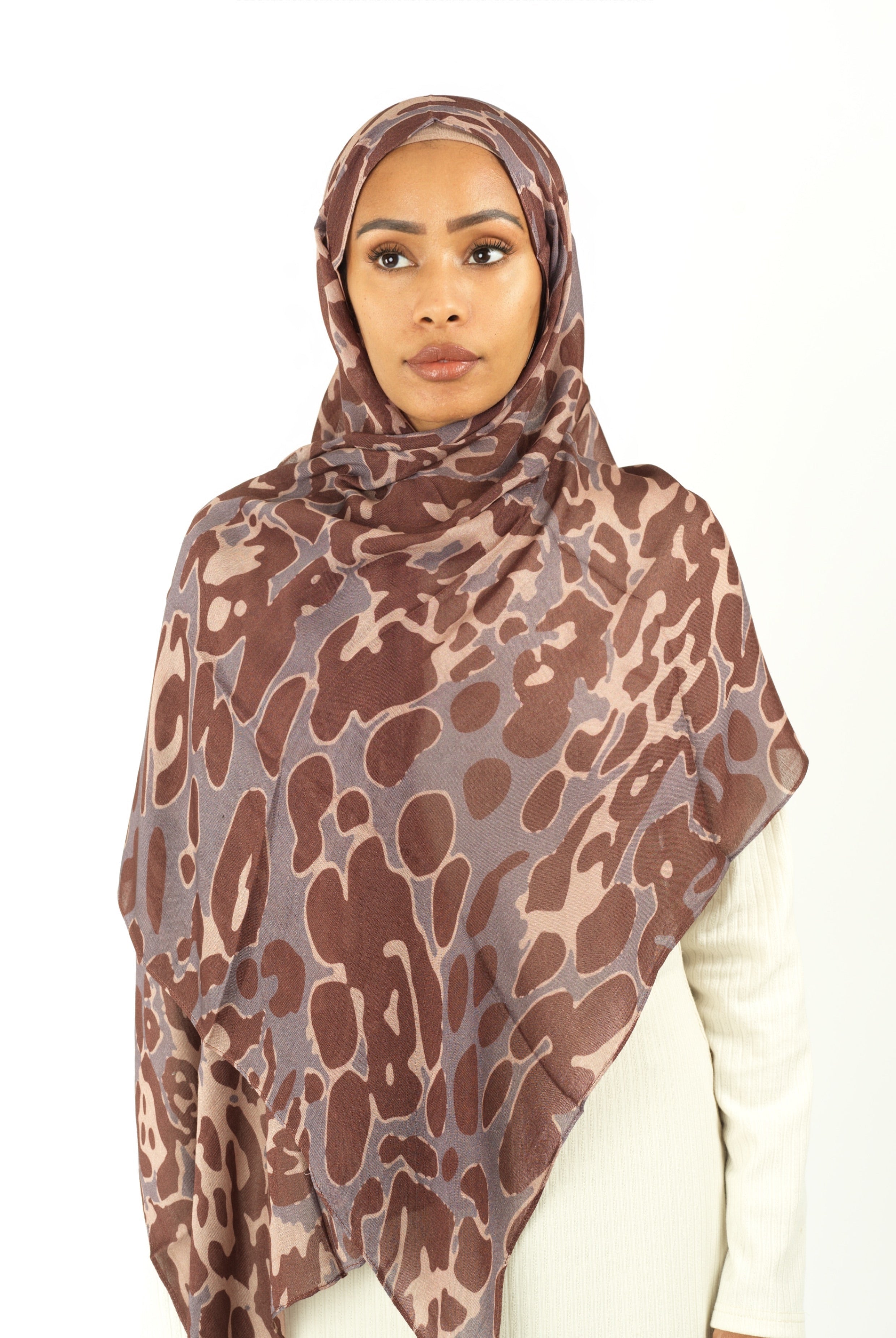Blush Leo color modal print hijab Kabayare