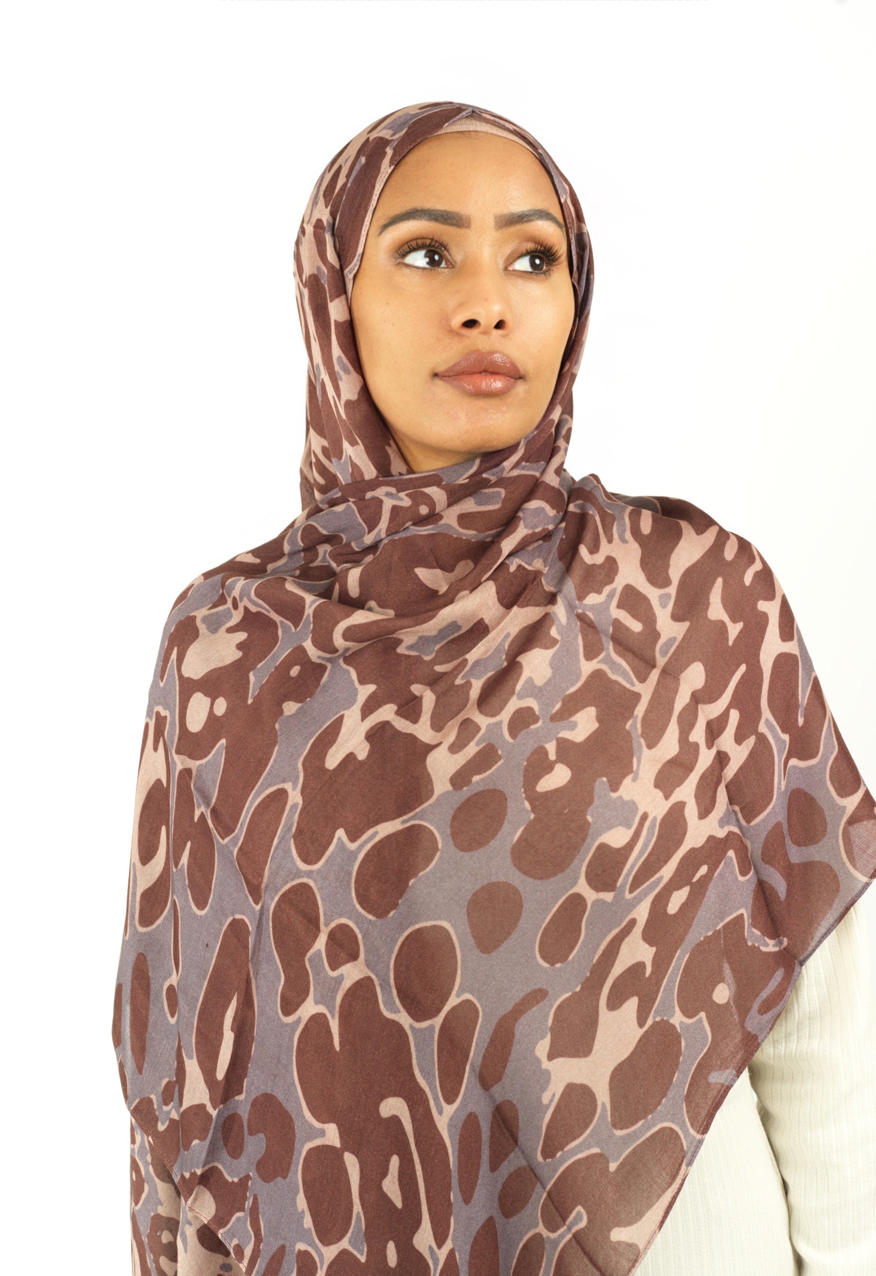 Blush Leo color modal print hijab Kabayare