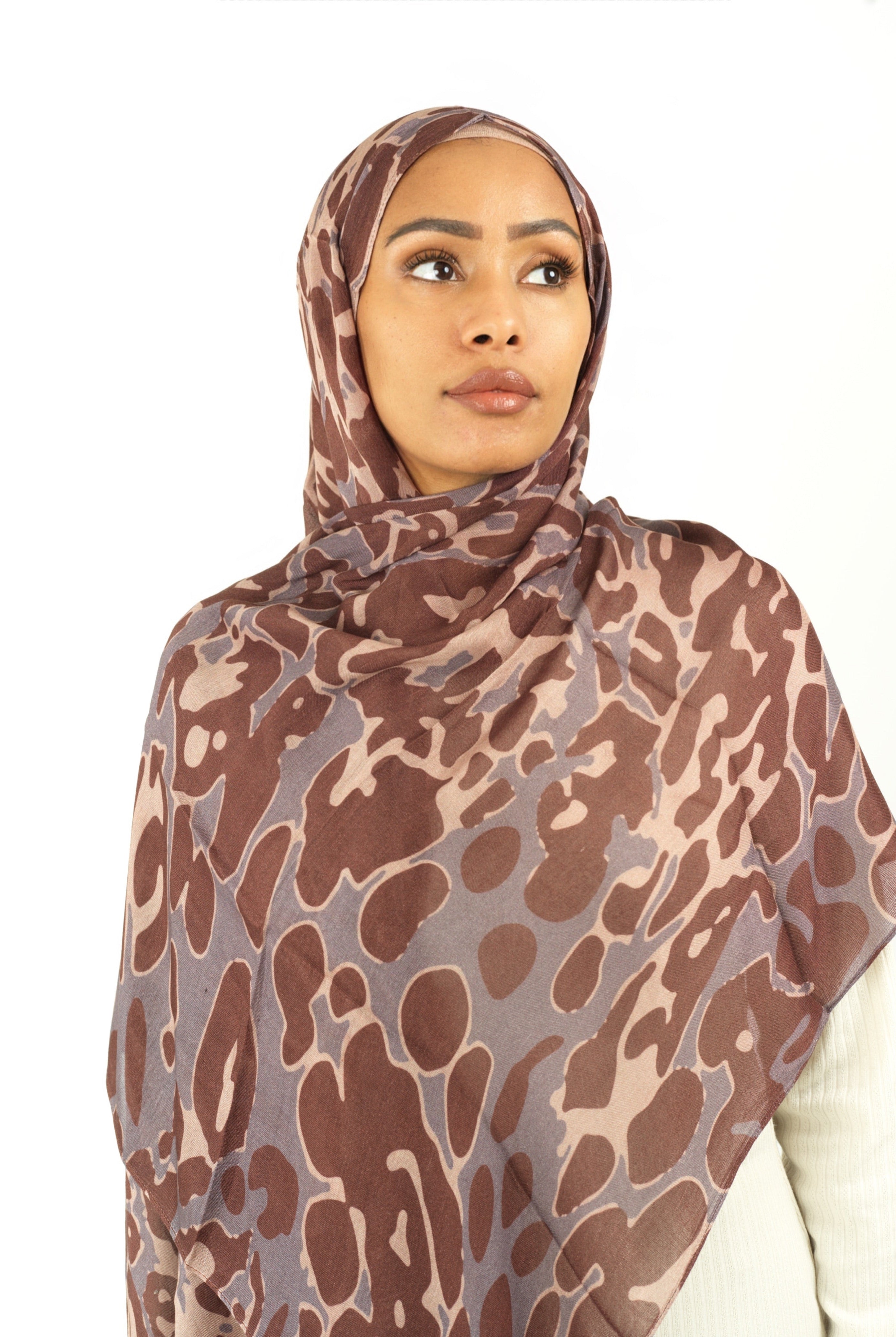 Blush Leo color modal print hijab Kabayare