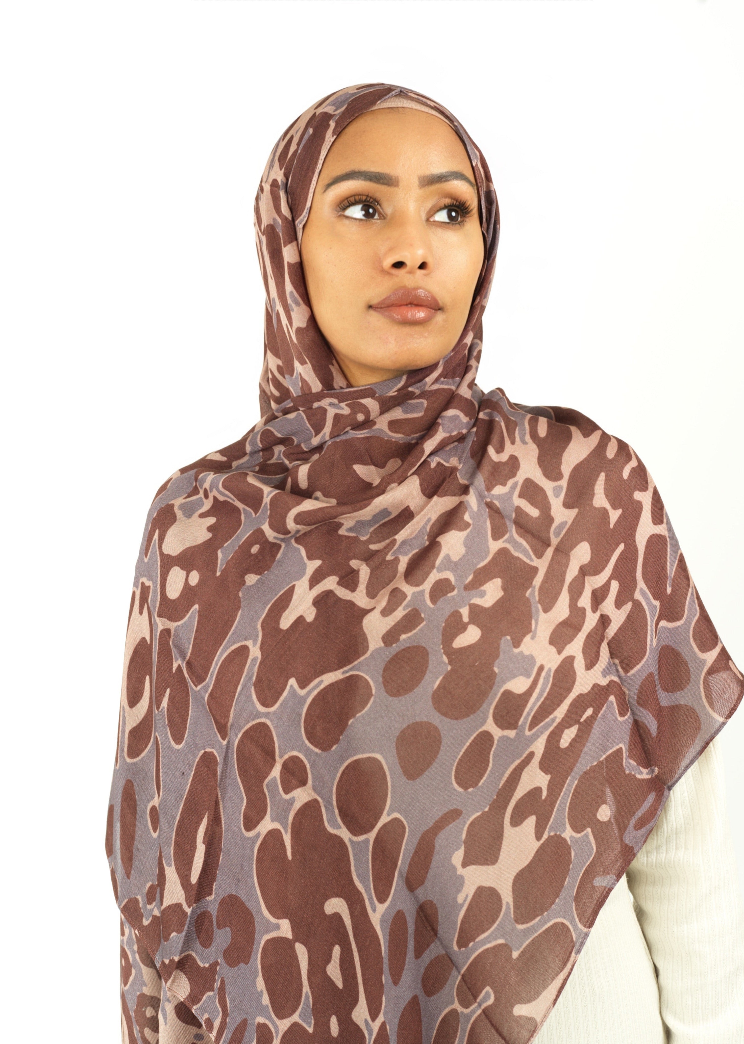 Blush Leo color modal print hijab Kabayare