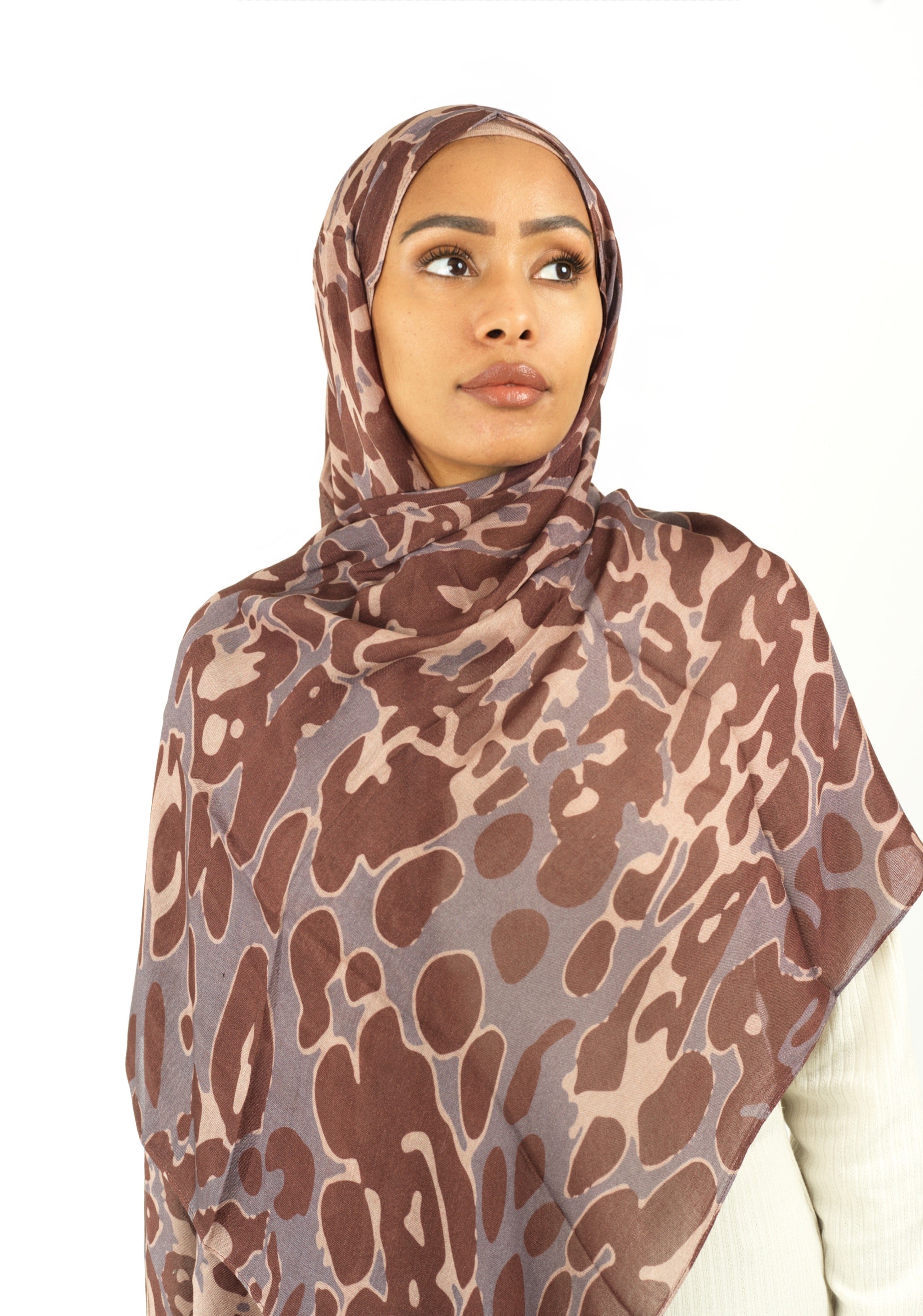 Blush Leo color modal print hijab Kabayare