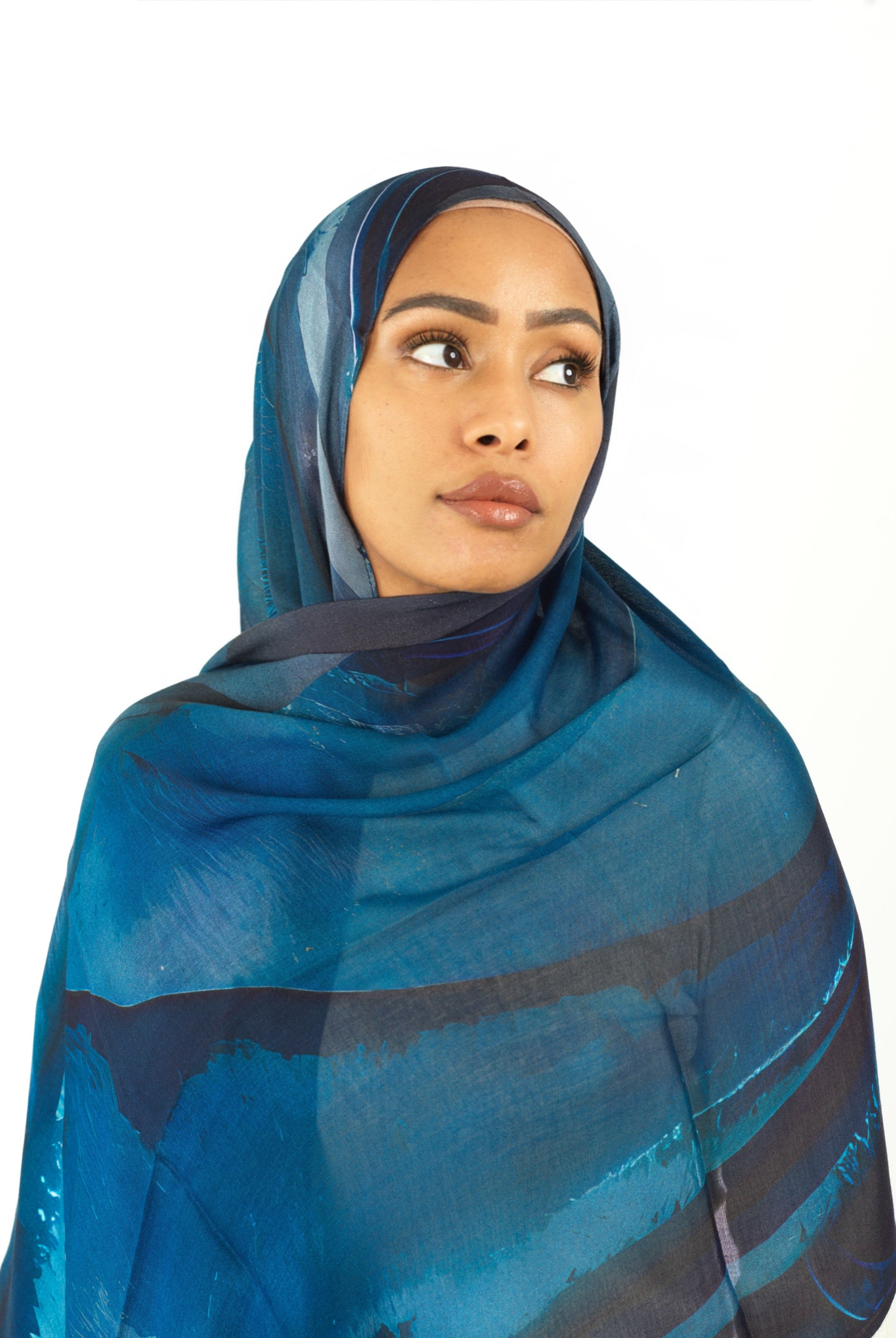 Deep wave art modal print hijab Kabayare
