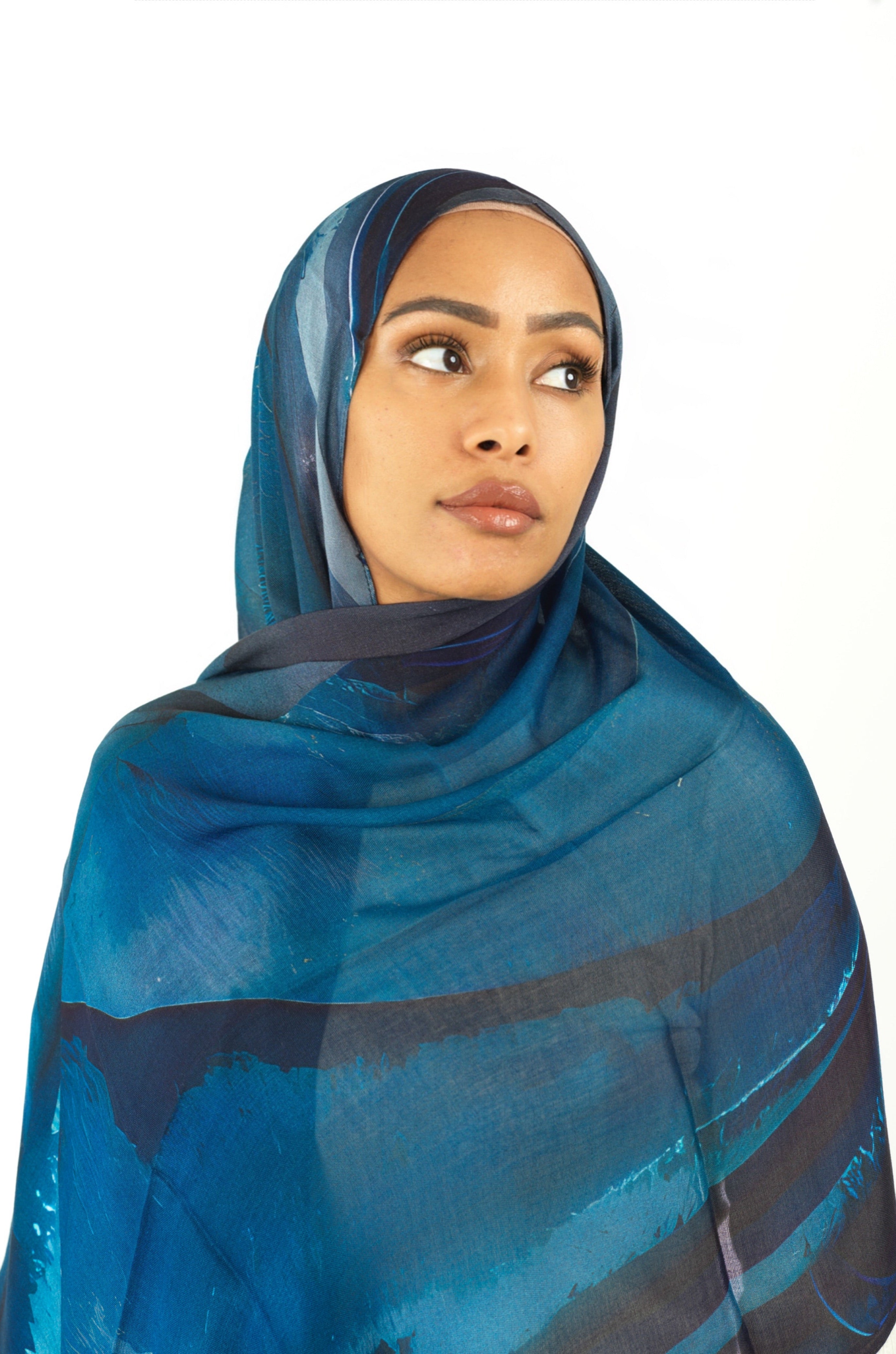 Deep wave art modal print hijab Kabayare