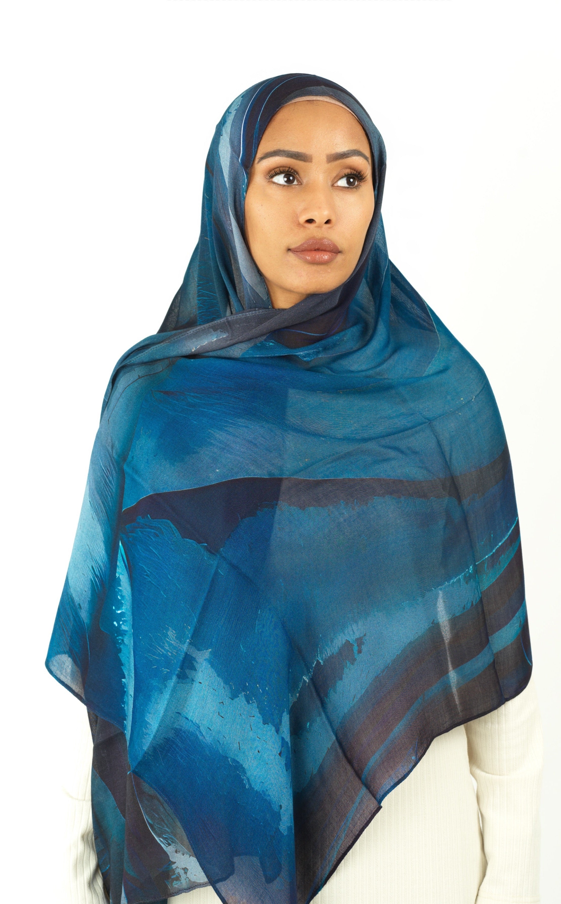 Deep wave art modal print hijab Kabayare