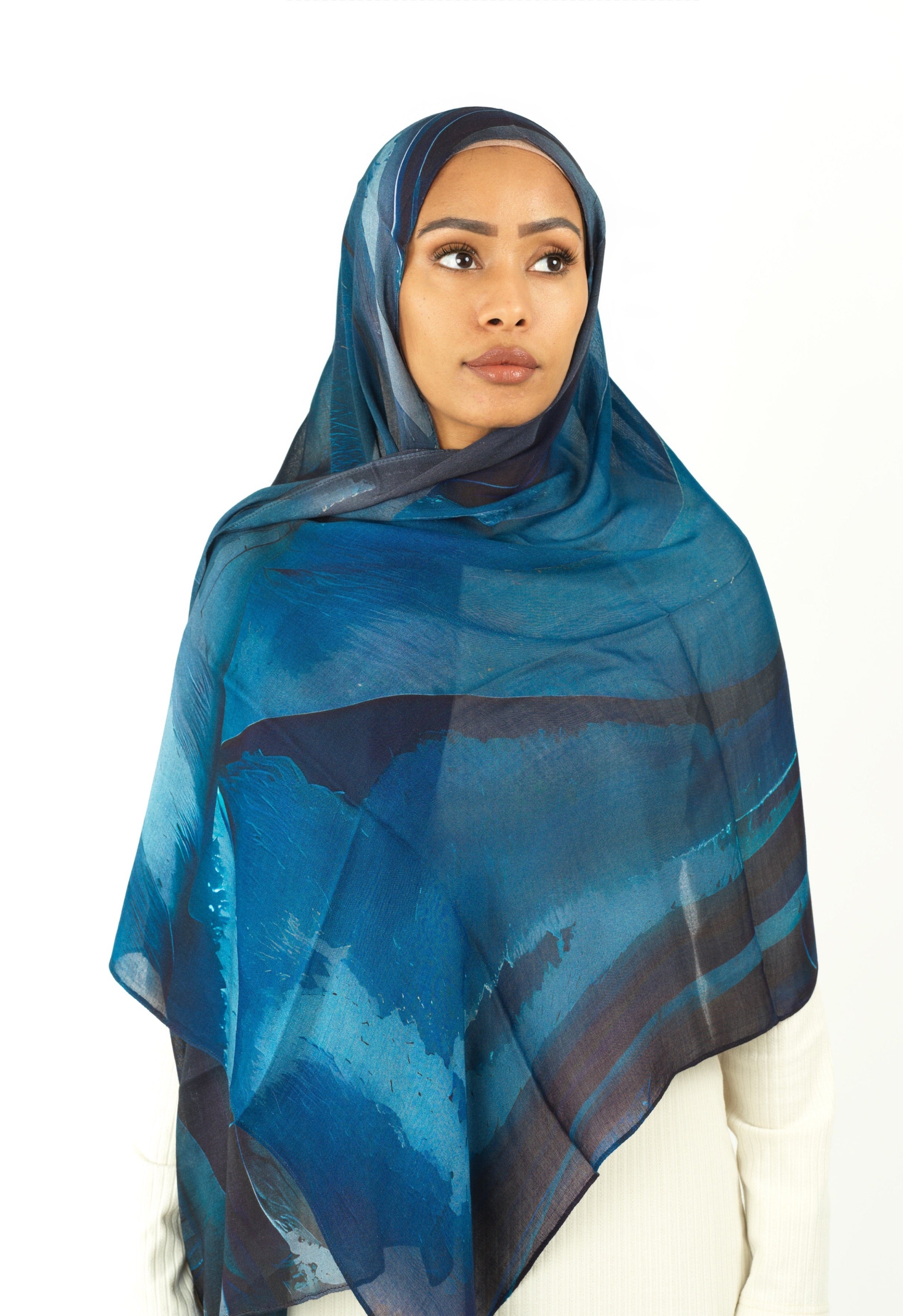 Deep wave art modal print hijab Kabayare