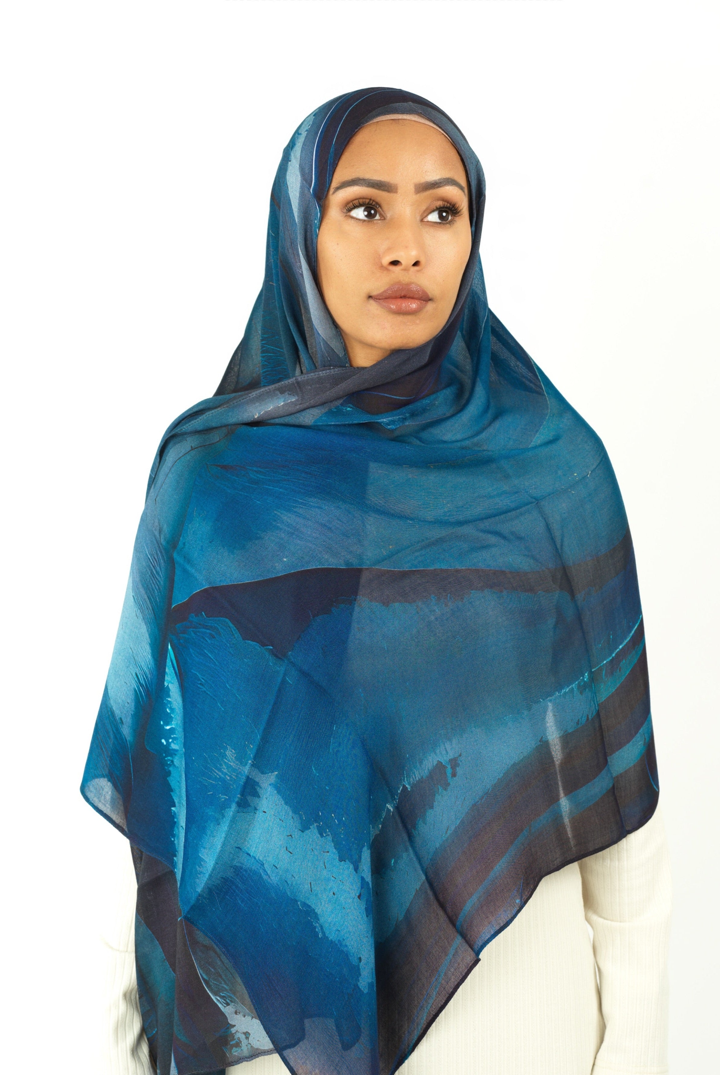 Deep wave art modal print hijab Kabayare