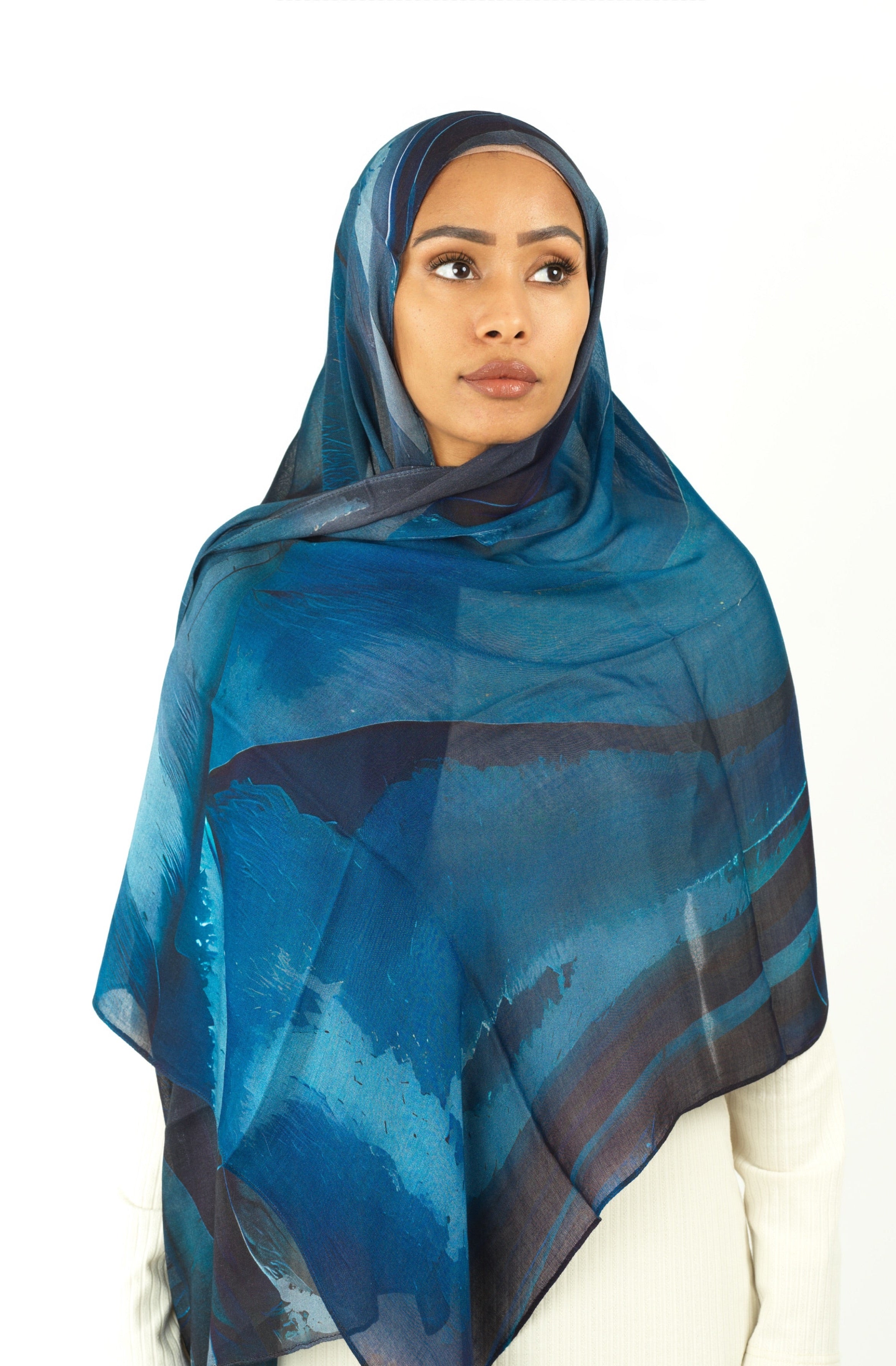 Deep wave art modal print hijab Kabayare