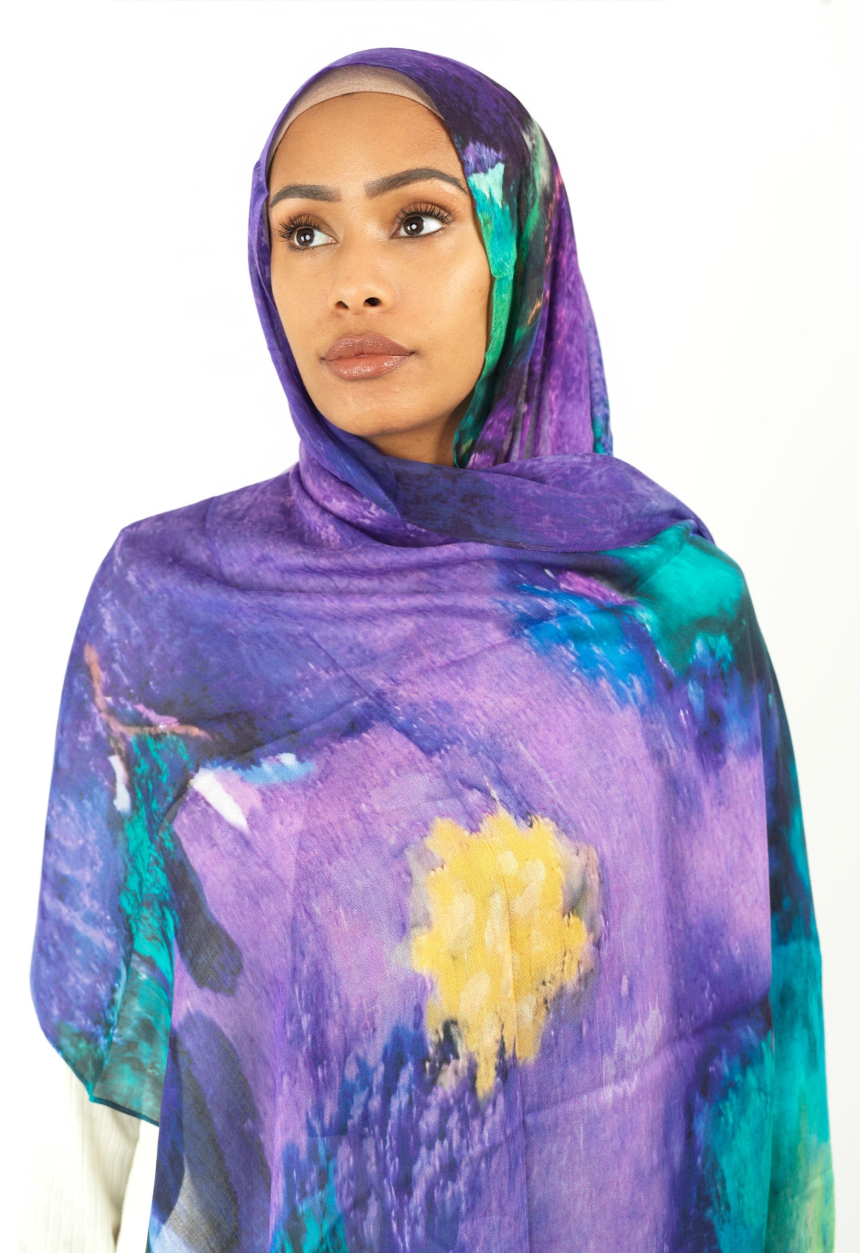 Julia art modal print hijab Kabayare