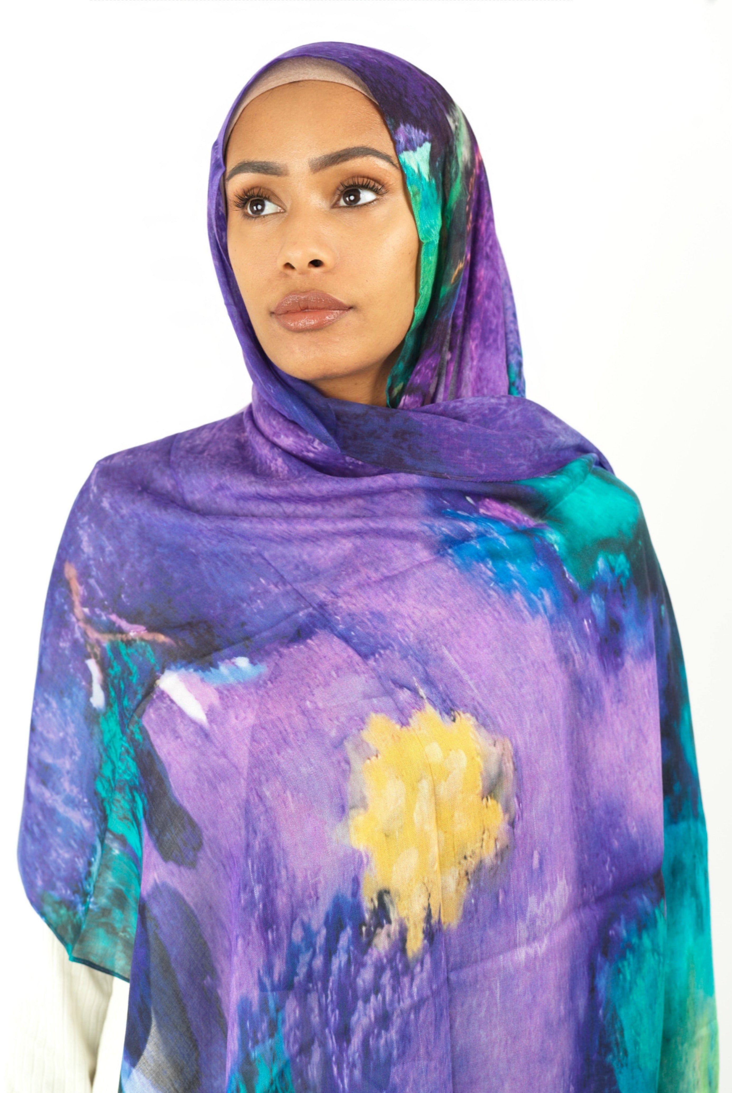 Julia art modal print hijab Kabayare