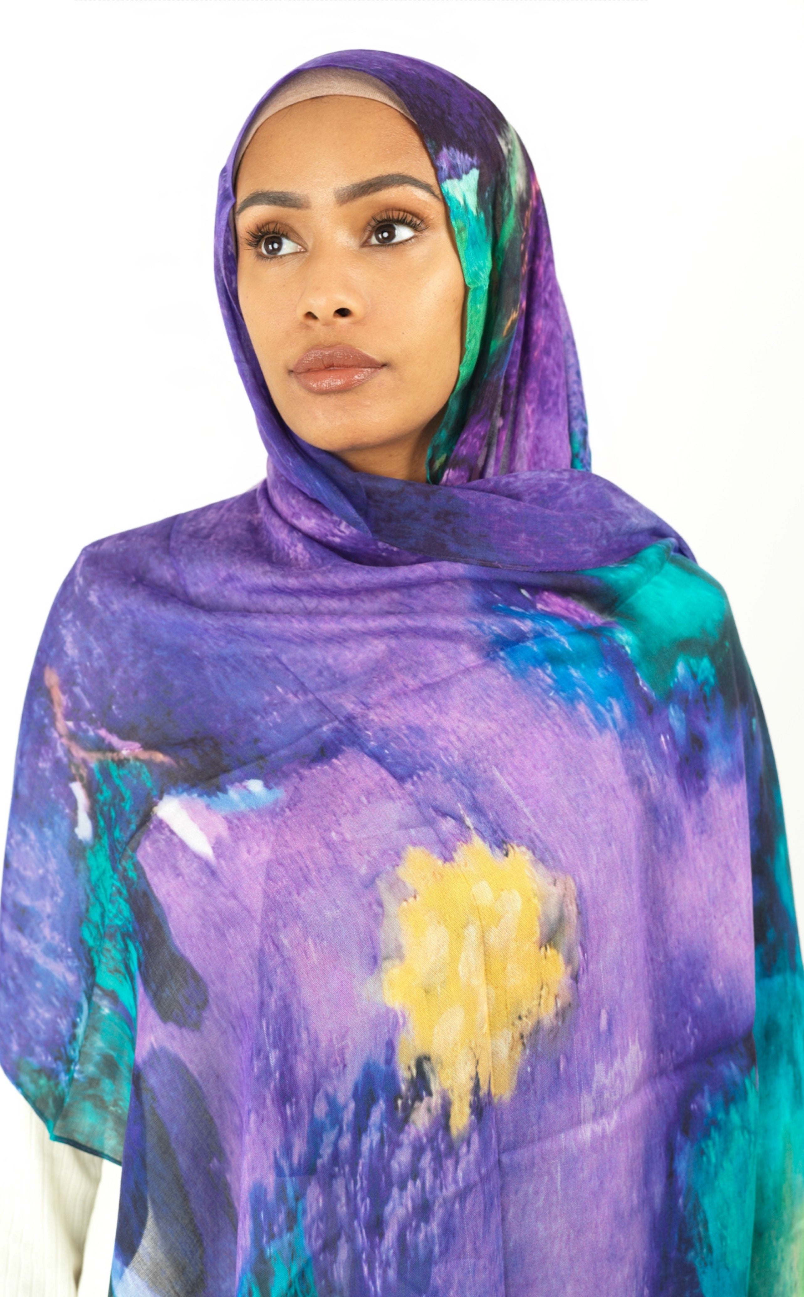 Julia art modal print hijab Kabayare