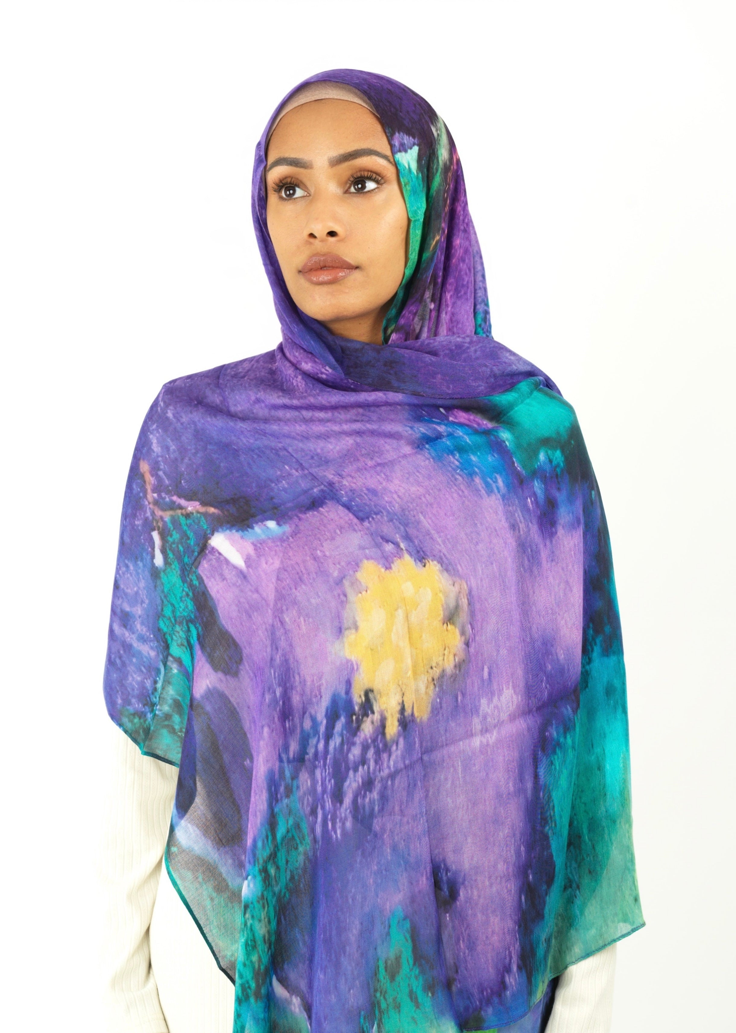 Julia art modal print hijab Kabayare