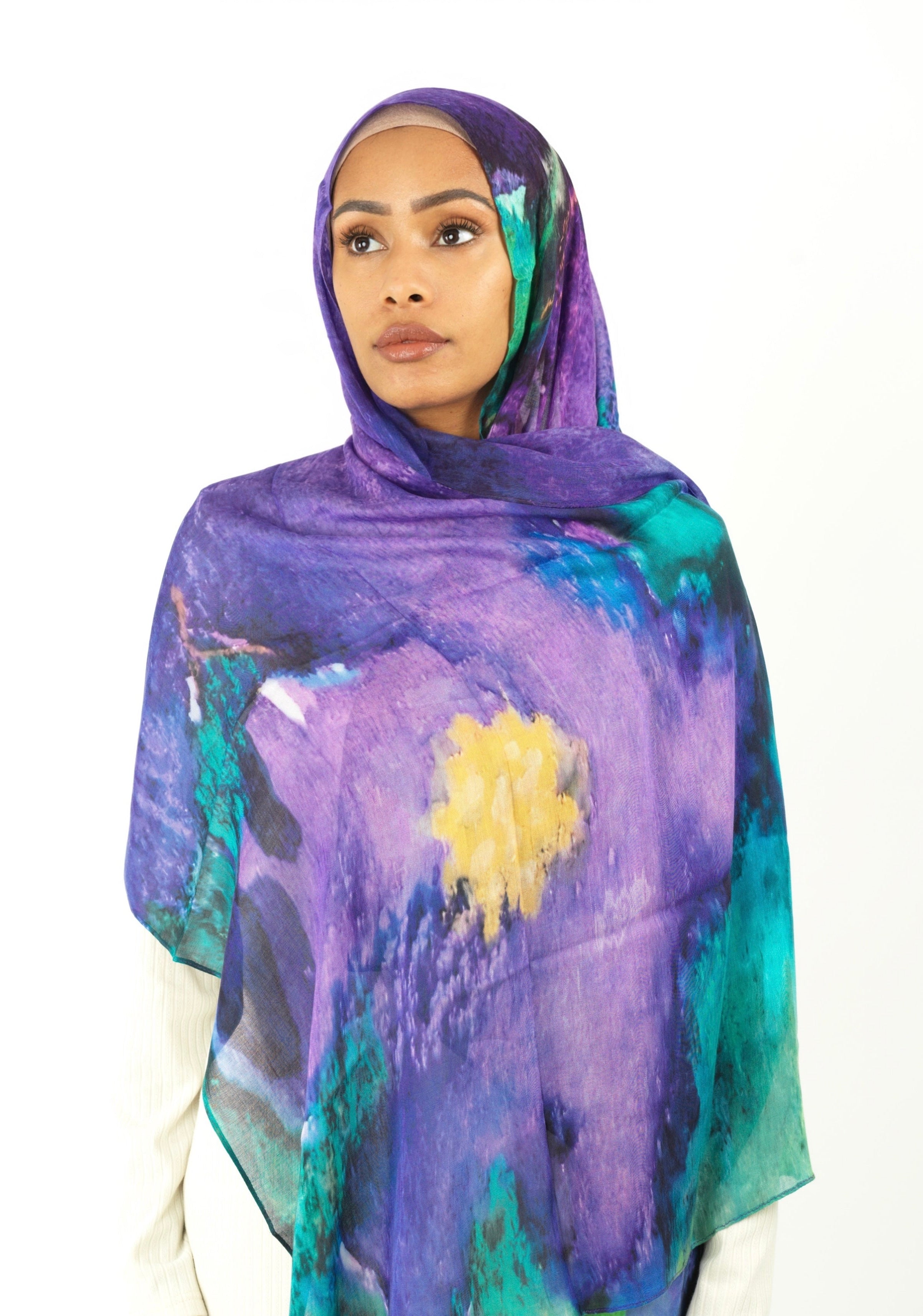 Julia art modal print hijab Kabayare