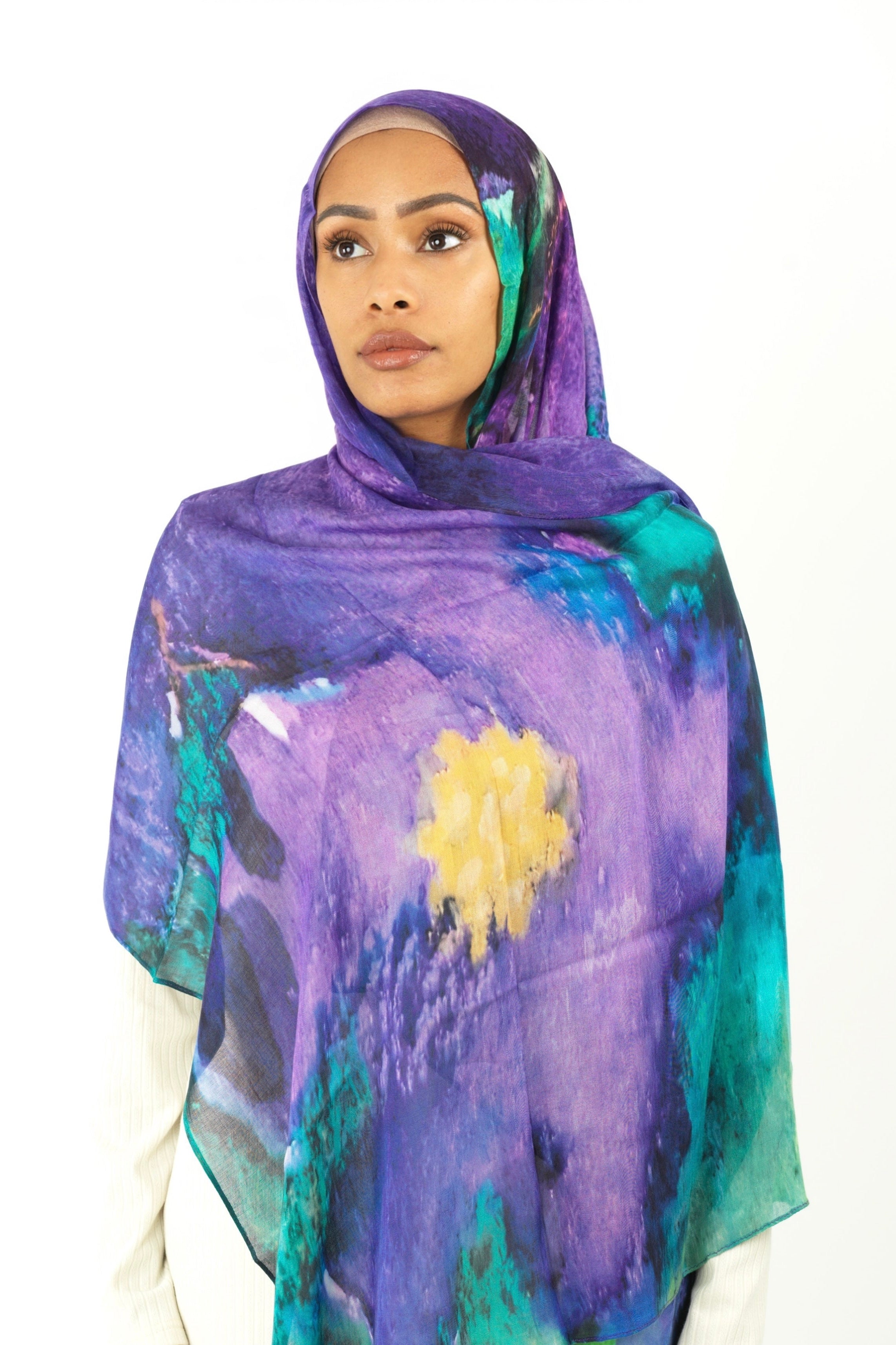 Julia art modal print hijab Kabayare