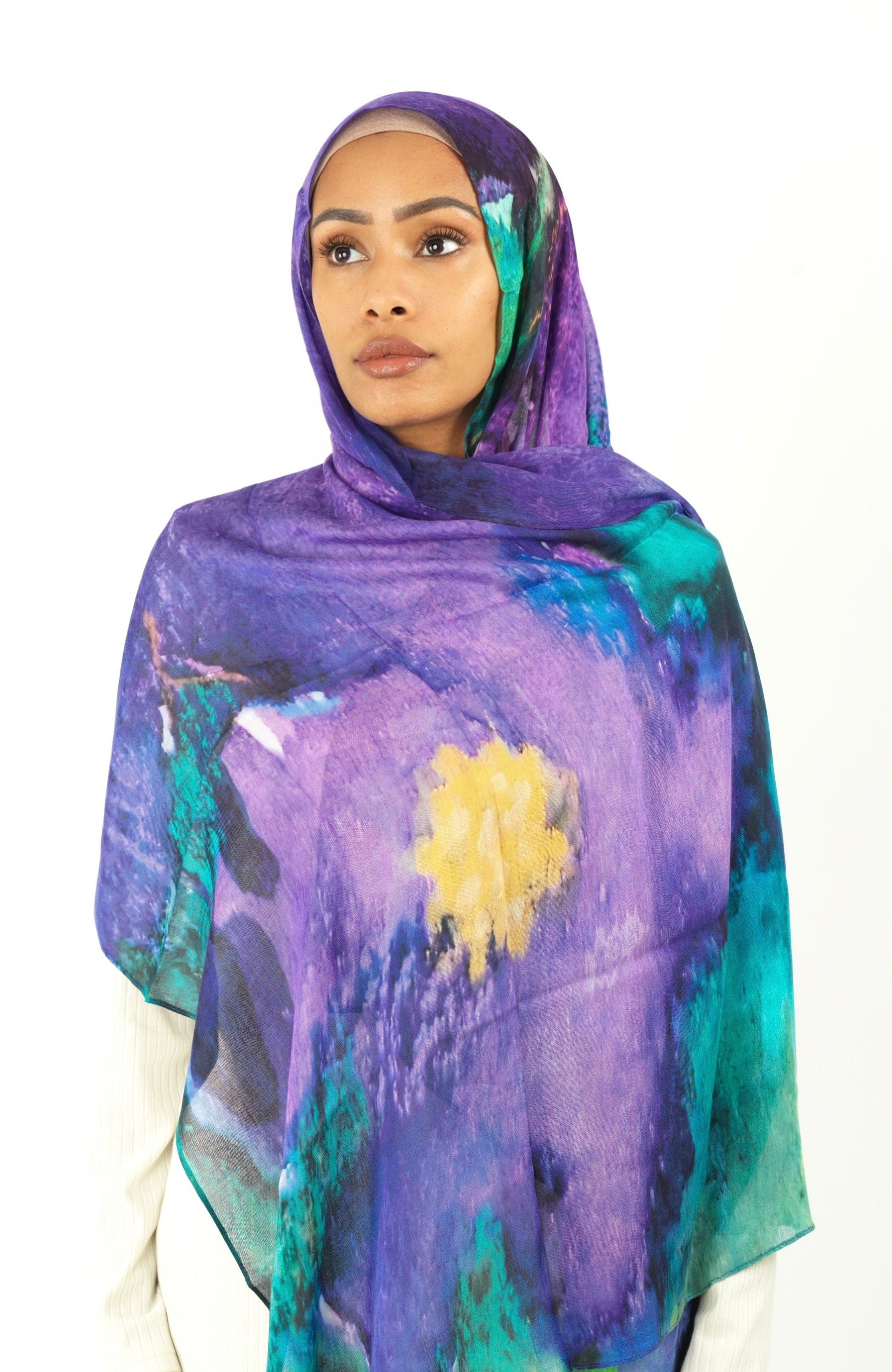 Julia art modal print hijab Kabayare