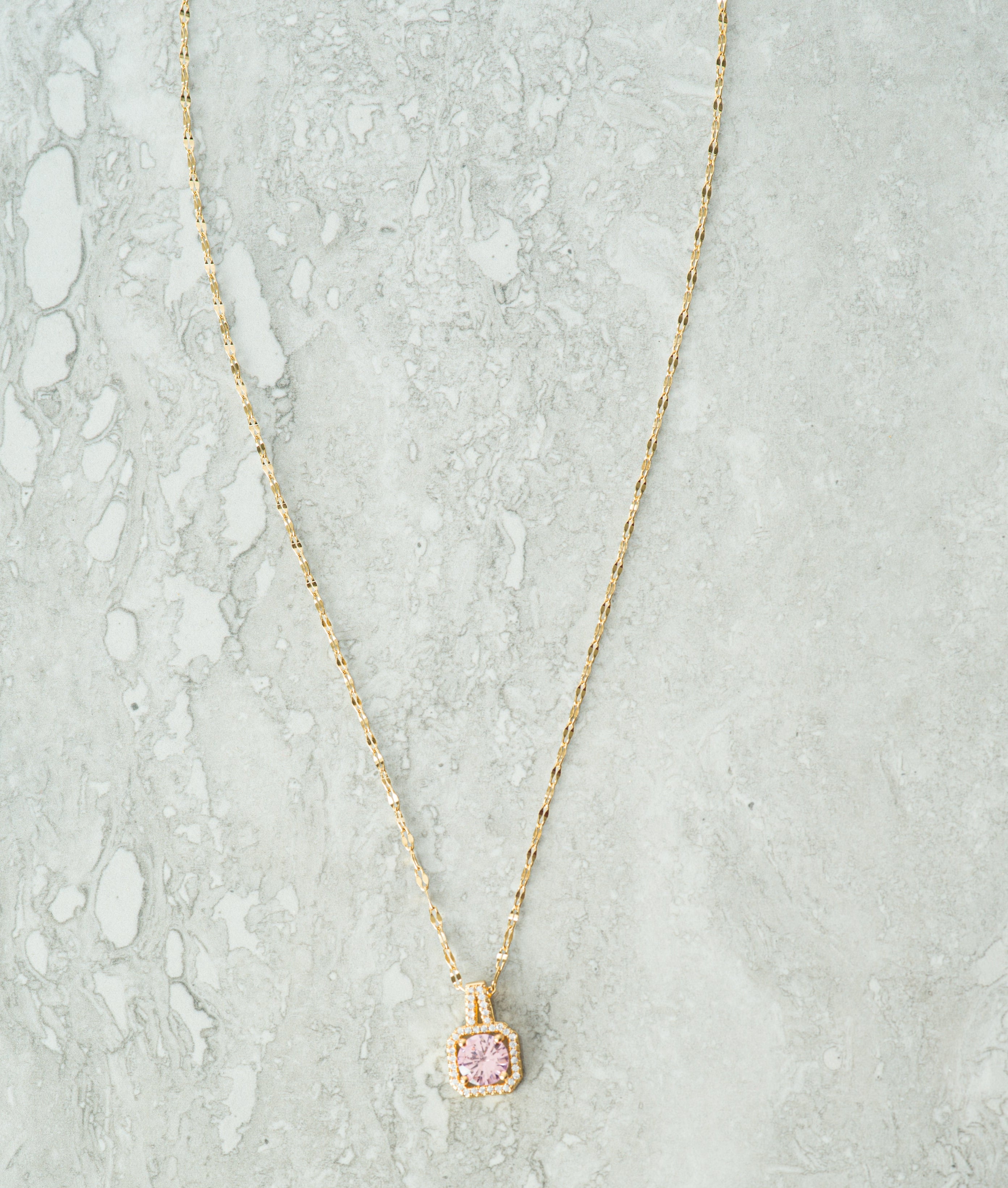 Pink diamond of gold necklace Kabayare
