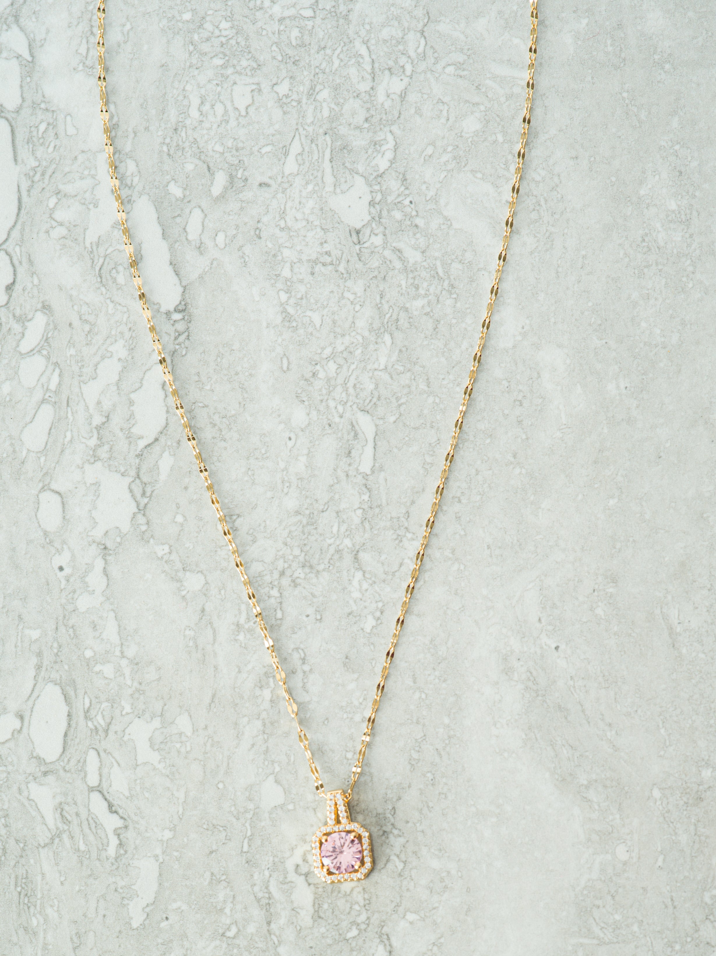 Pink diamond of gold necklace Kabayare
