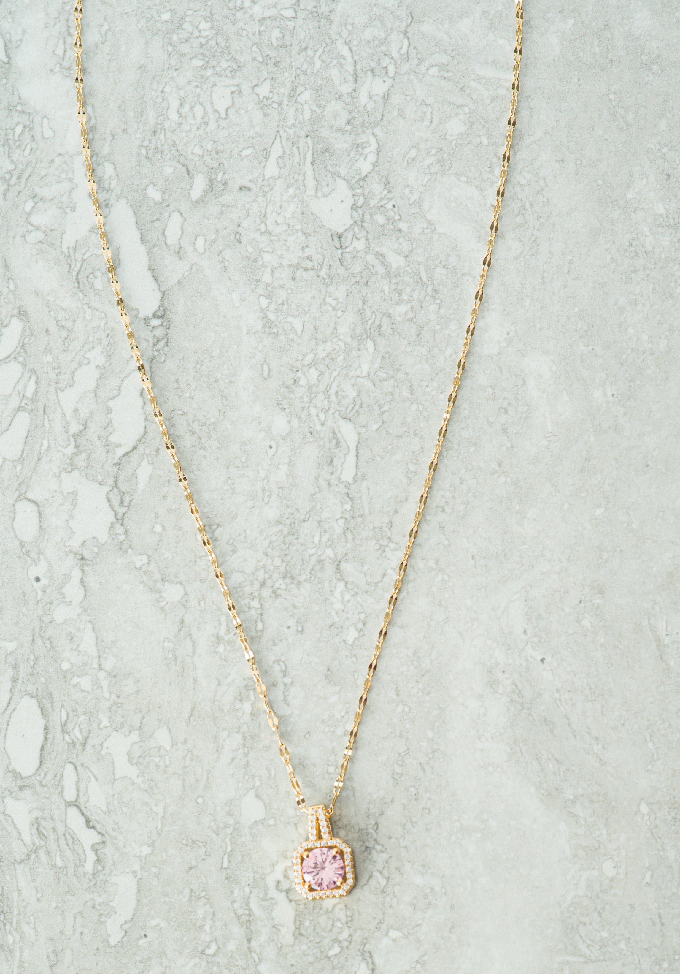 Pink diamond of gold necklace Kabayare