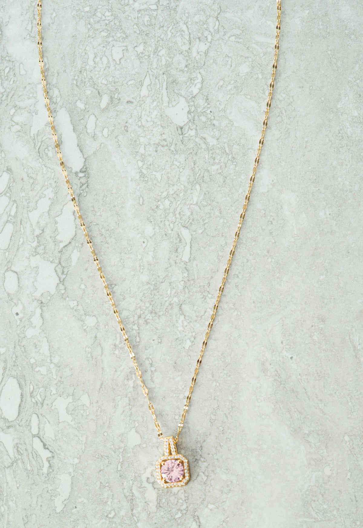 Pink diamond of gold necklace Kabayare