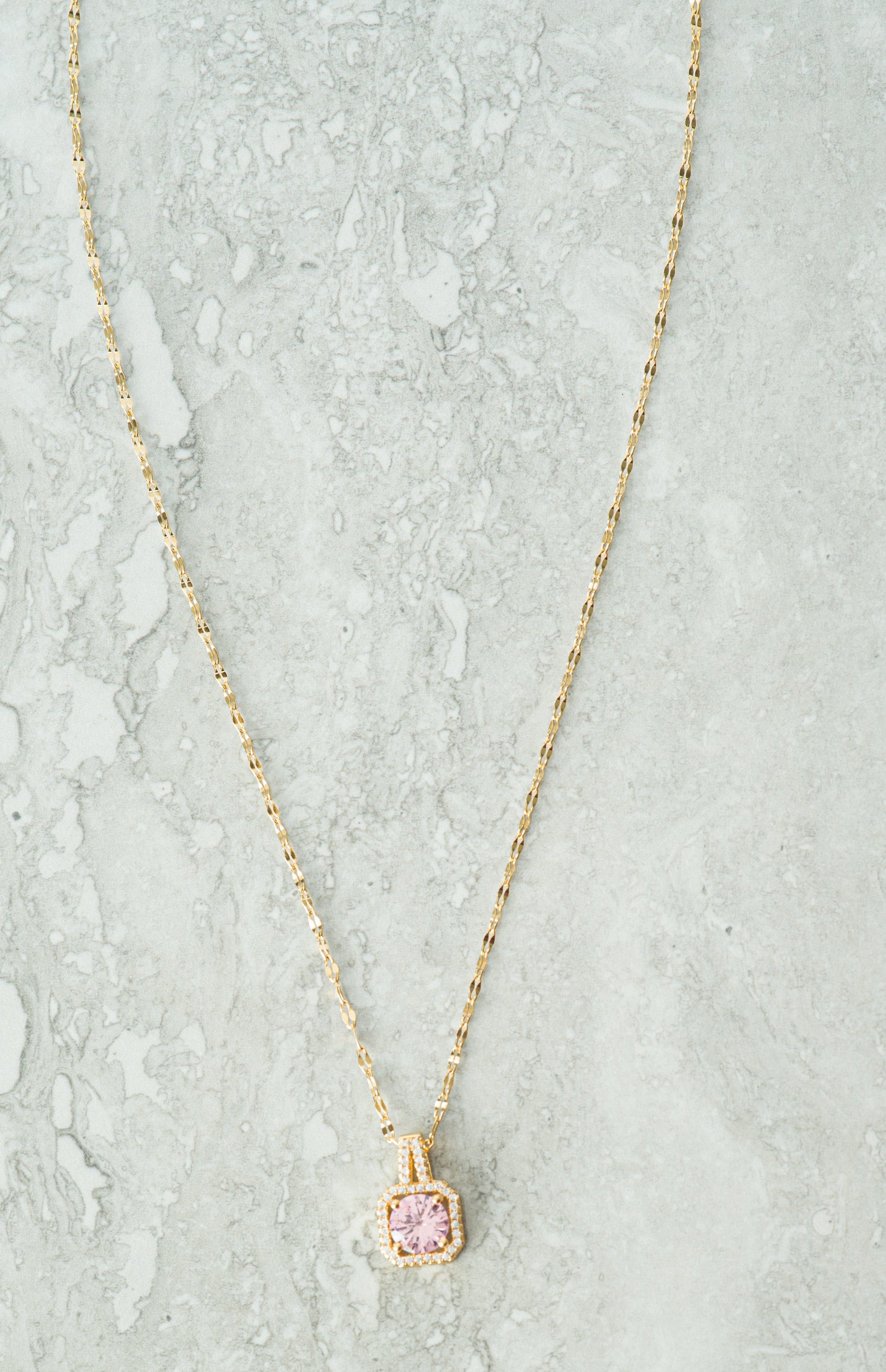 Pink diamond of gold necklace Kabayare
