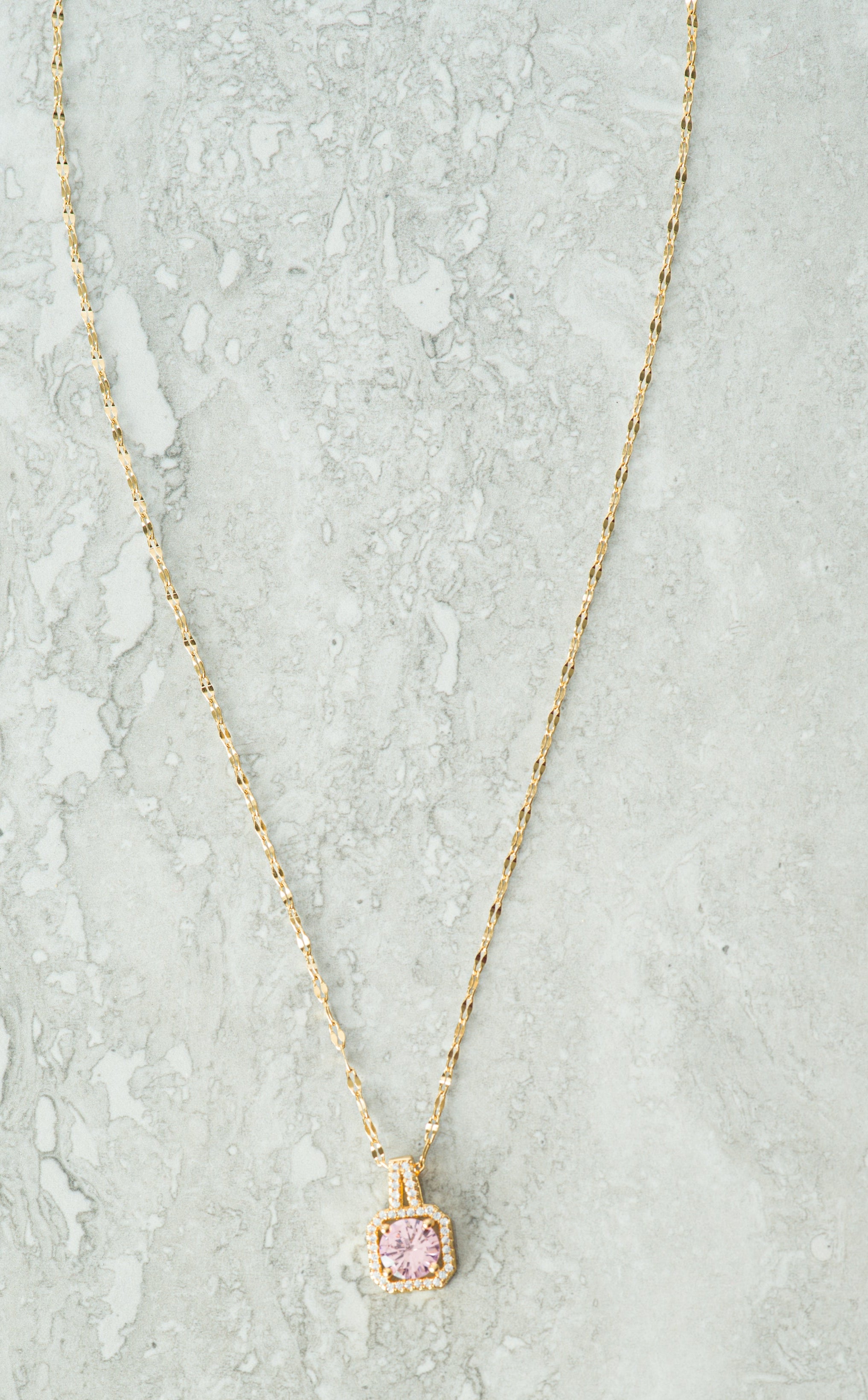 Pink diamond of gold necklace Kabayare