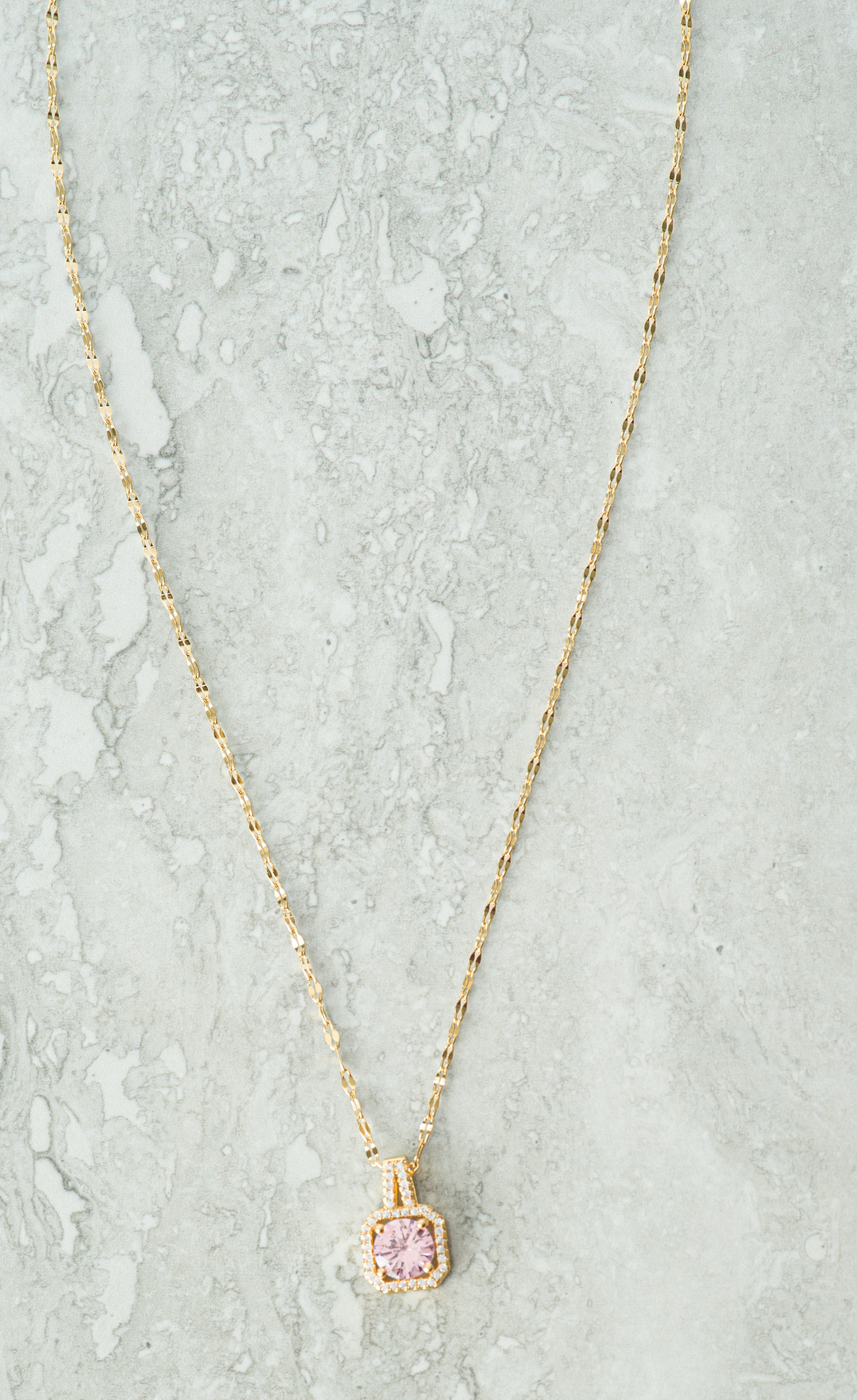 Pink diamond of gold necklace Kabayare