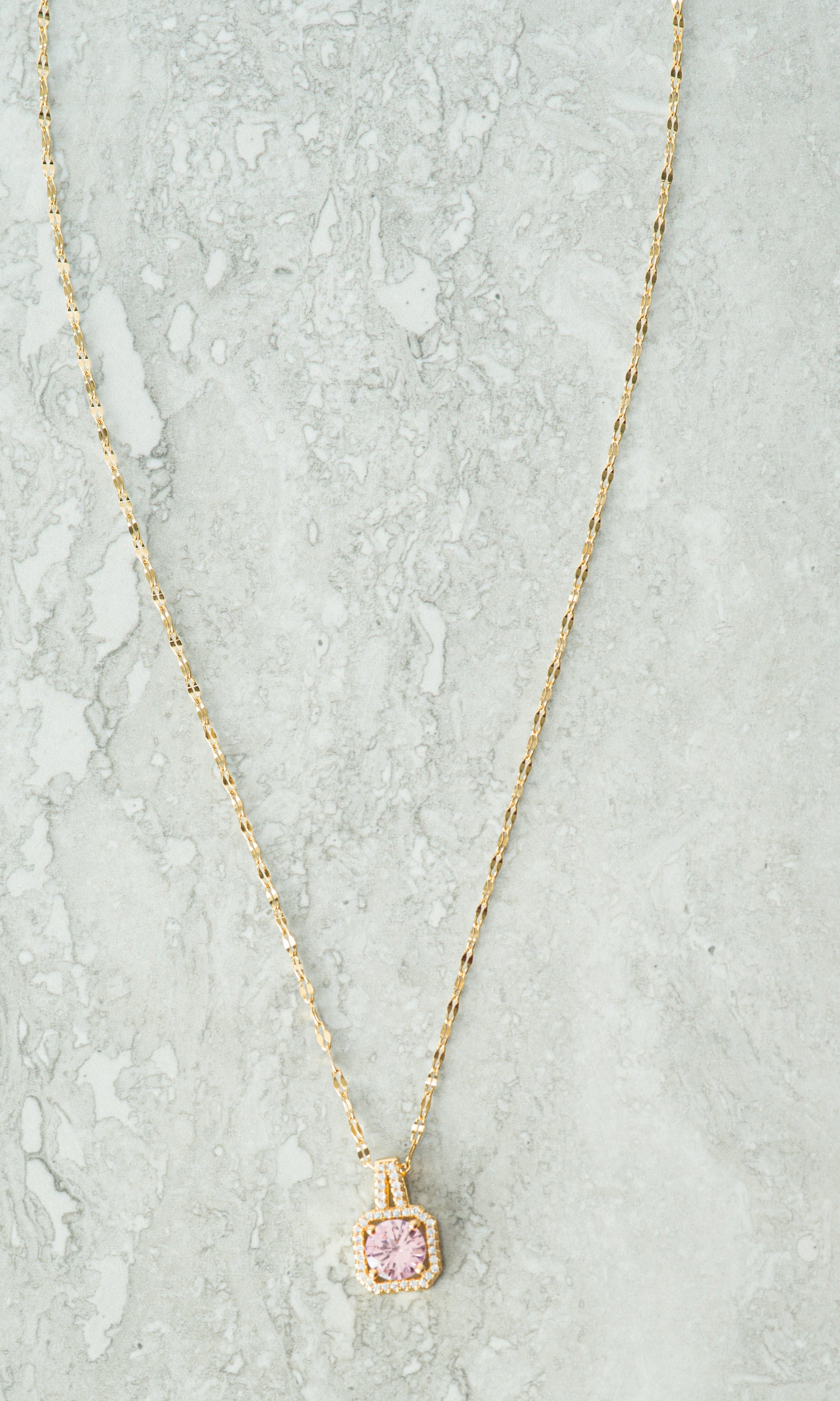 Pink diamond of gold necklace Kabayare