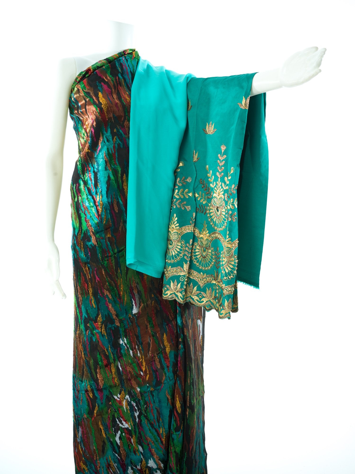 Pretty Anisa Maqbal Dirac set Kabayare