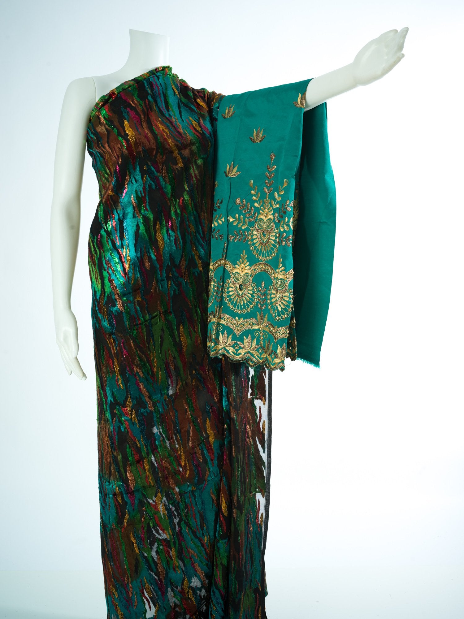 Pretty Anisa Maqbal Dirac set Kabayare