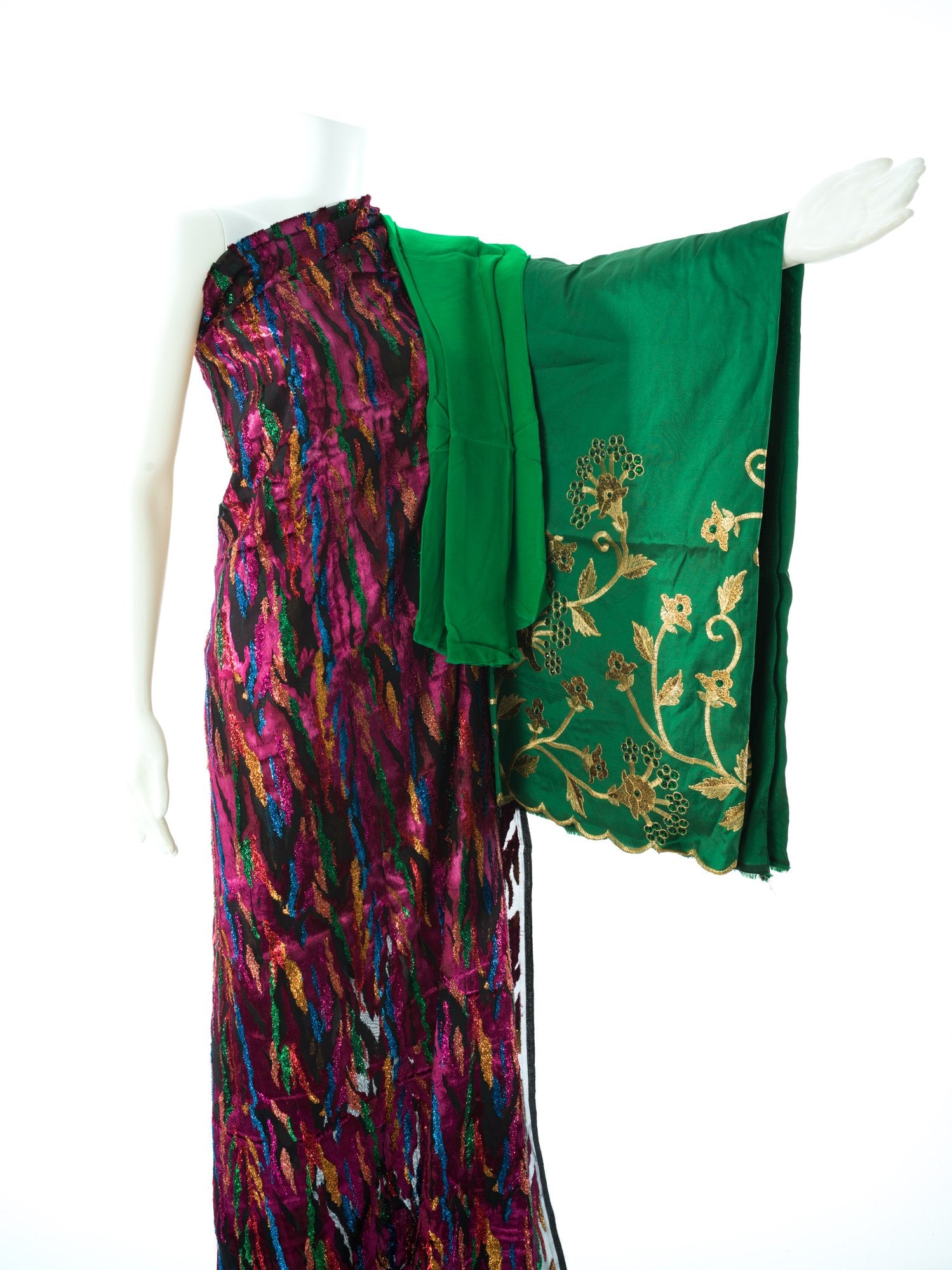 Pretty Sabrina Maqbal Dirac set Kabayare