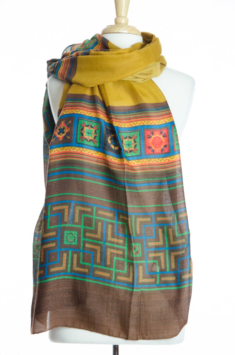 Tan geometric Scarf Kabayare