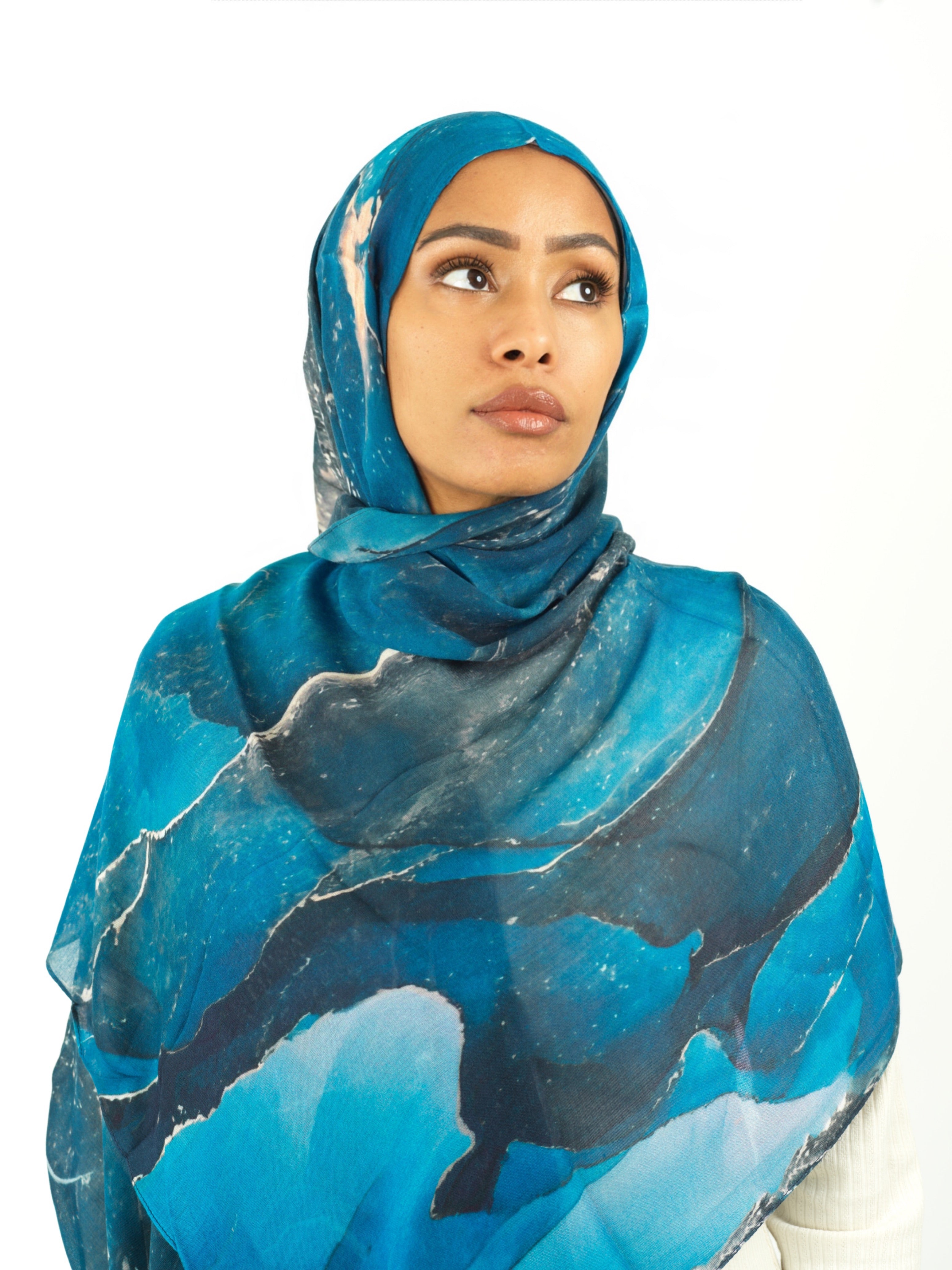 Blue wave art modal print hijab Kabayare