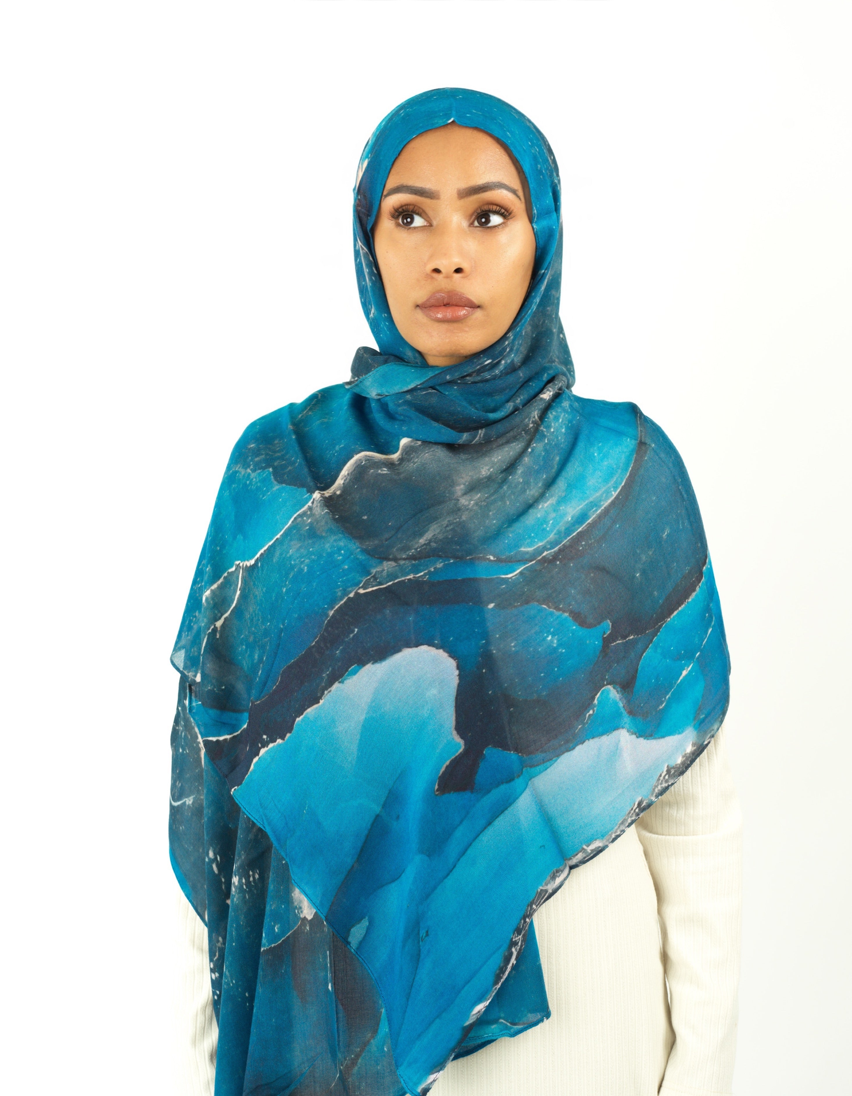 Blue wave art modal print hijab Kabayare