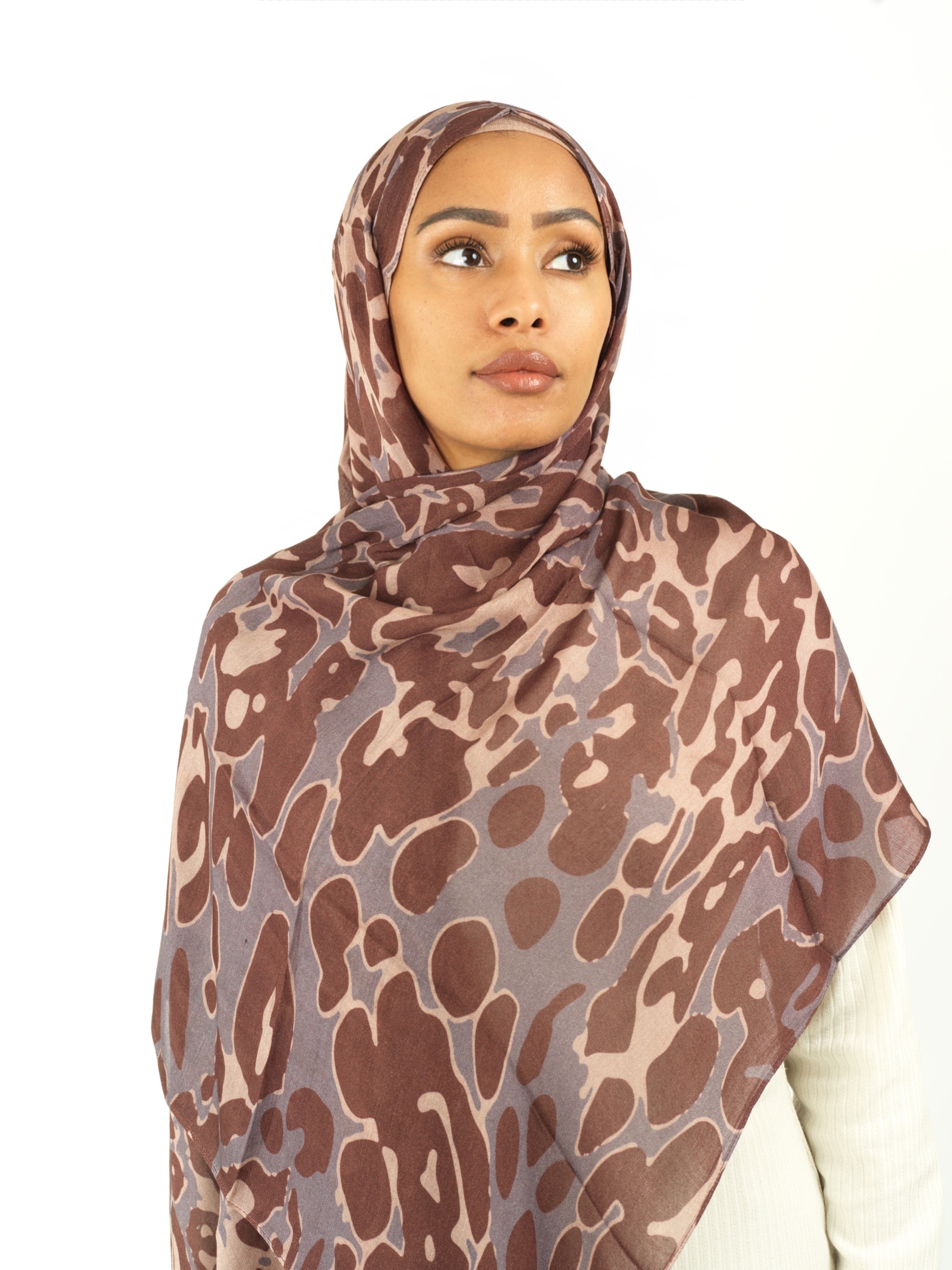 Blush Leo color modal print hijab Kabayare