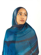 Deep wave art modal print hijab Kabayare