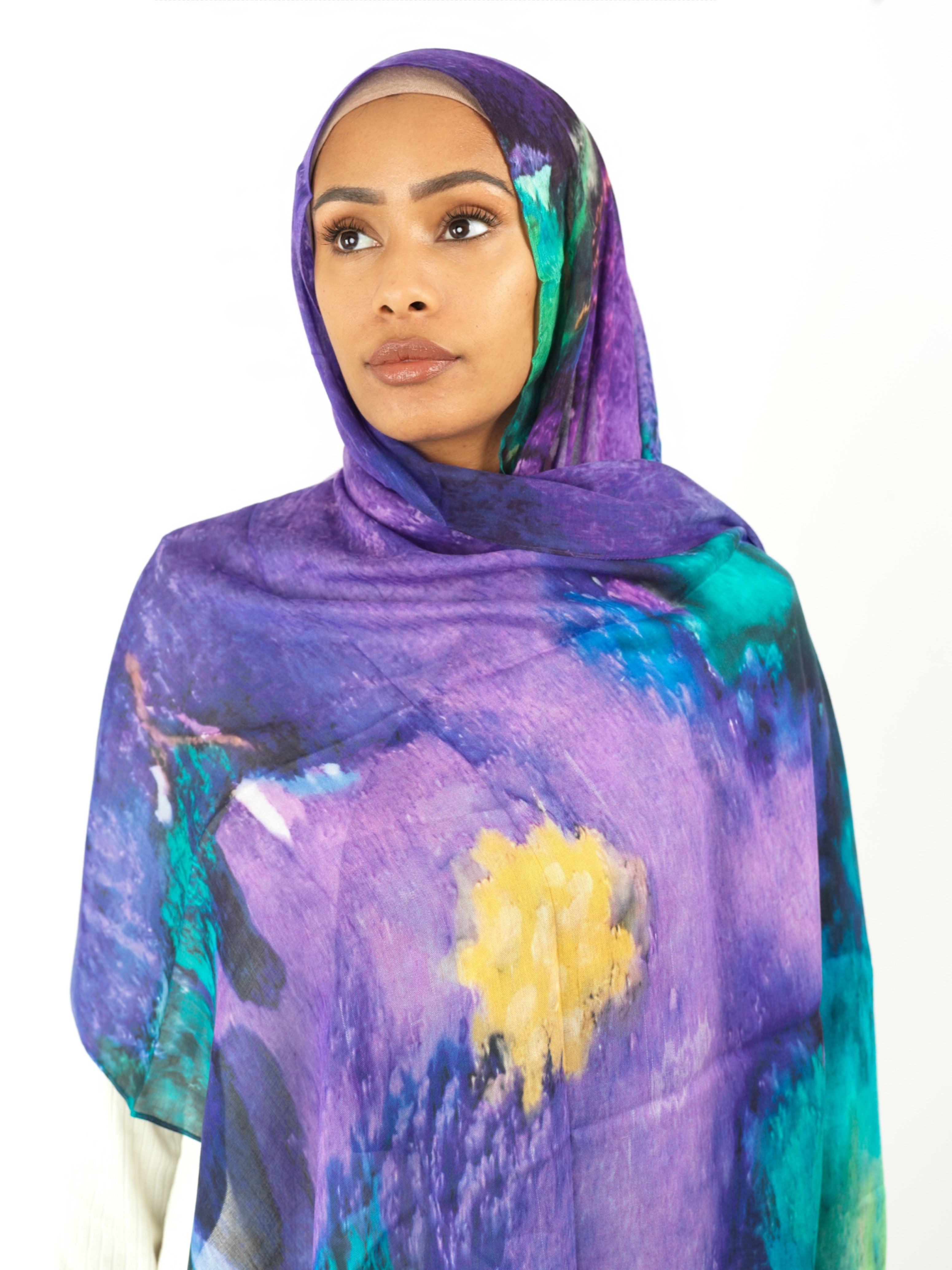 Julia art modal print hijab Kabayare