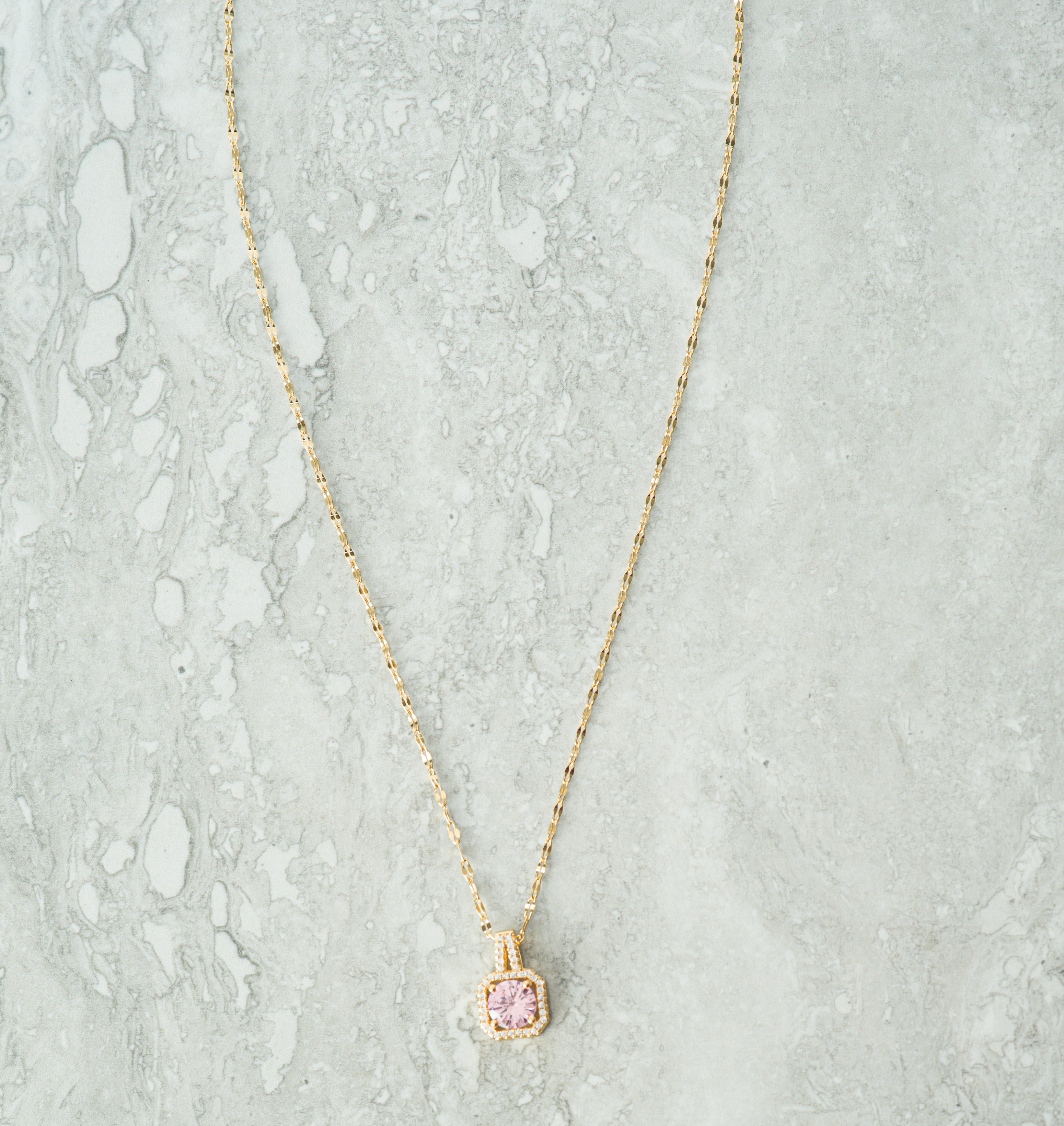 Pink diamond of gold necklace Kabayare